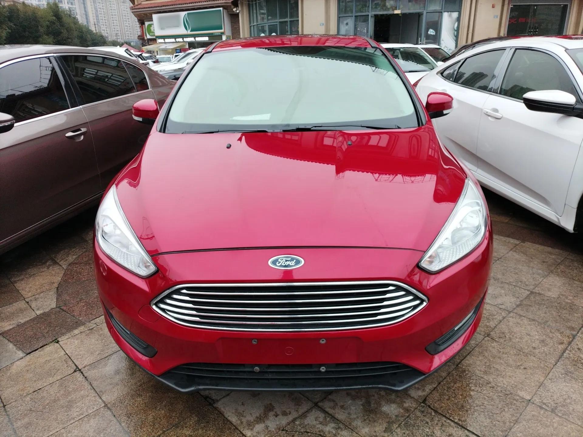 Ford Focus 2018 Sedan Classic 1.6L Automatic Trendy SmartDrive Edition — миниатюра 2