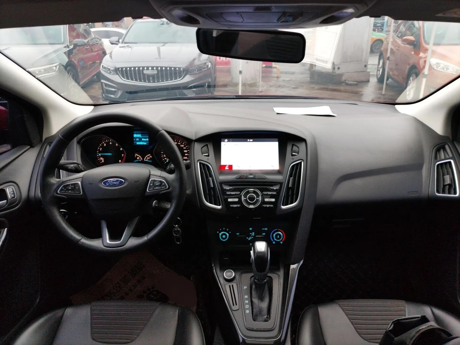 Ford Focus 2018 Sedan Classic 1.6L Automatic Trendy SmartDrive Edition — миниатюра 13