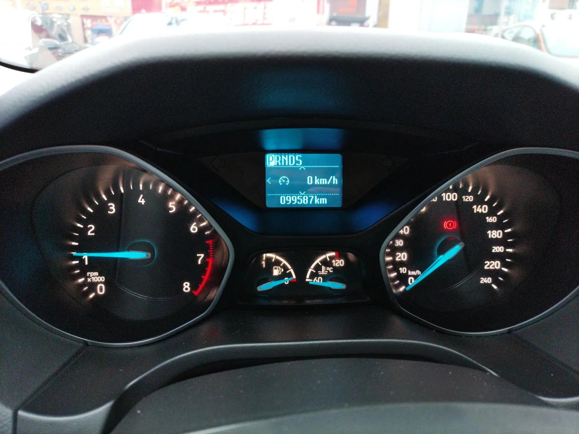Ford Focus 2018 Sedan Classic 1.6L Automatic Trendy SmartDrive Edition — миниатюра 15
