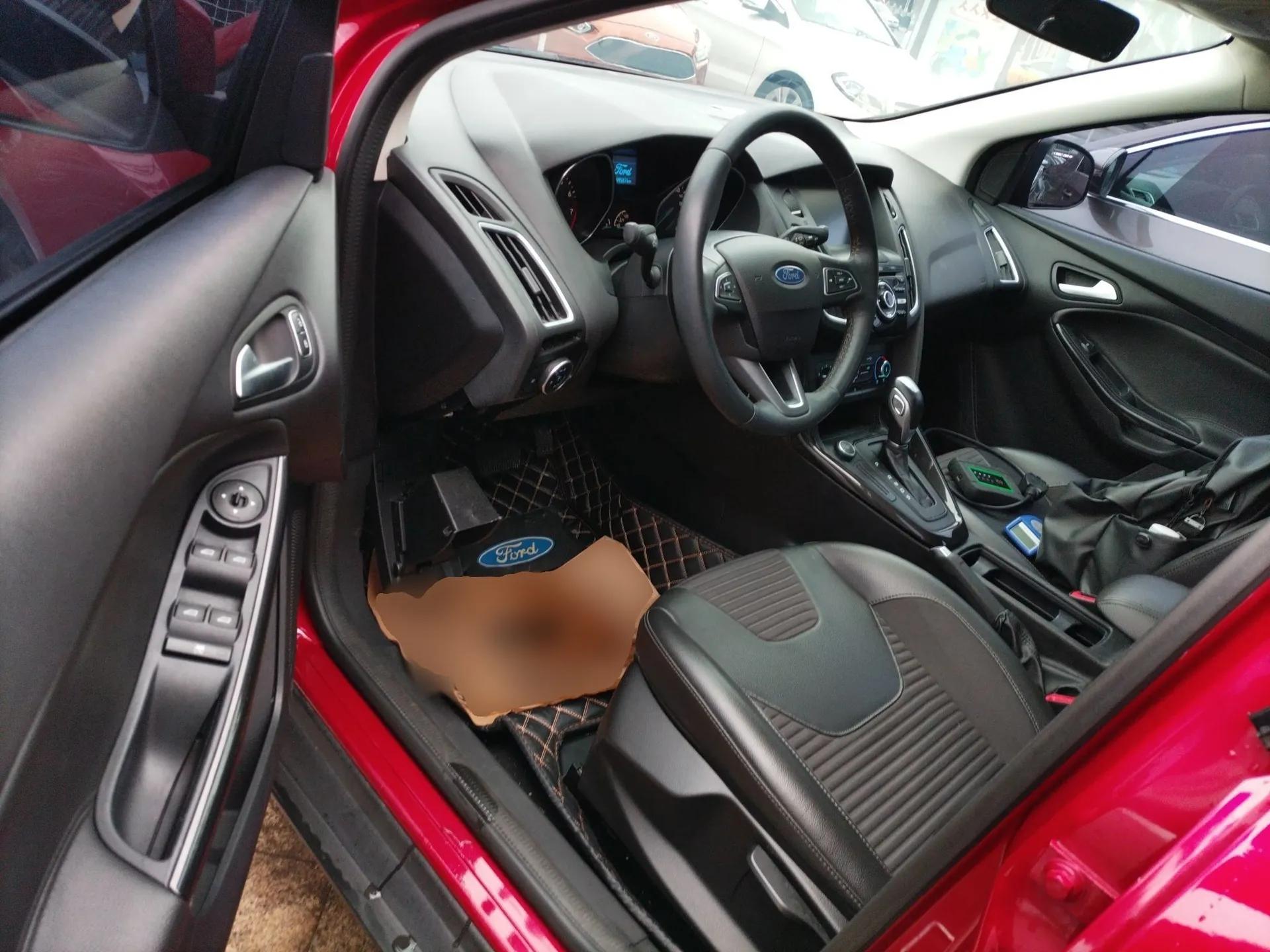 Ford Focus 2018 Sedan Classic 1.6L Automatic Trendy SmartDrive Edition — миниатюра 19