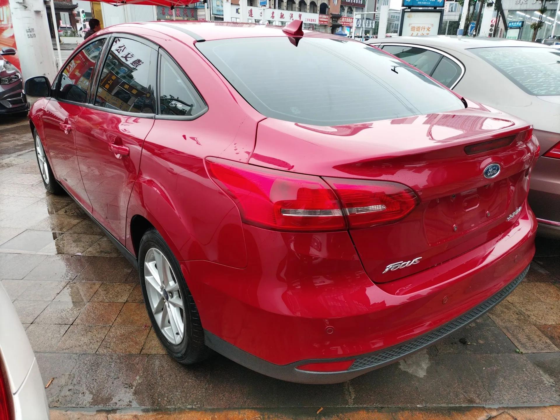 Ford Focus 2018 Sedan Classic 1.6L Automatic Trendy SmartDrive Edition — миниатюра 4
