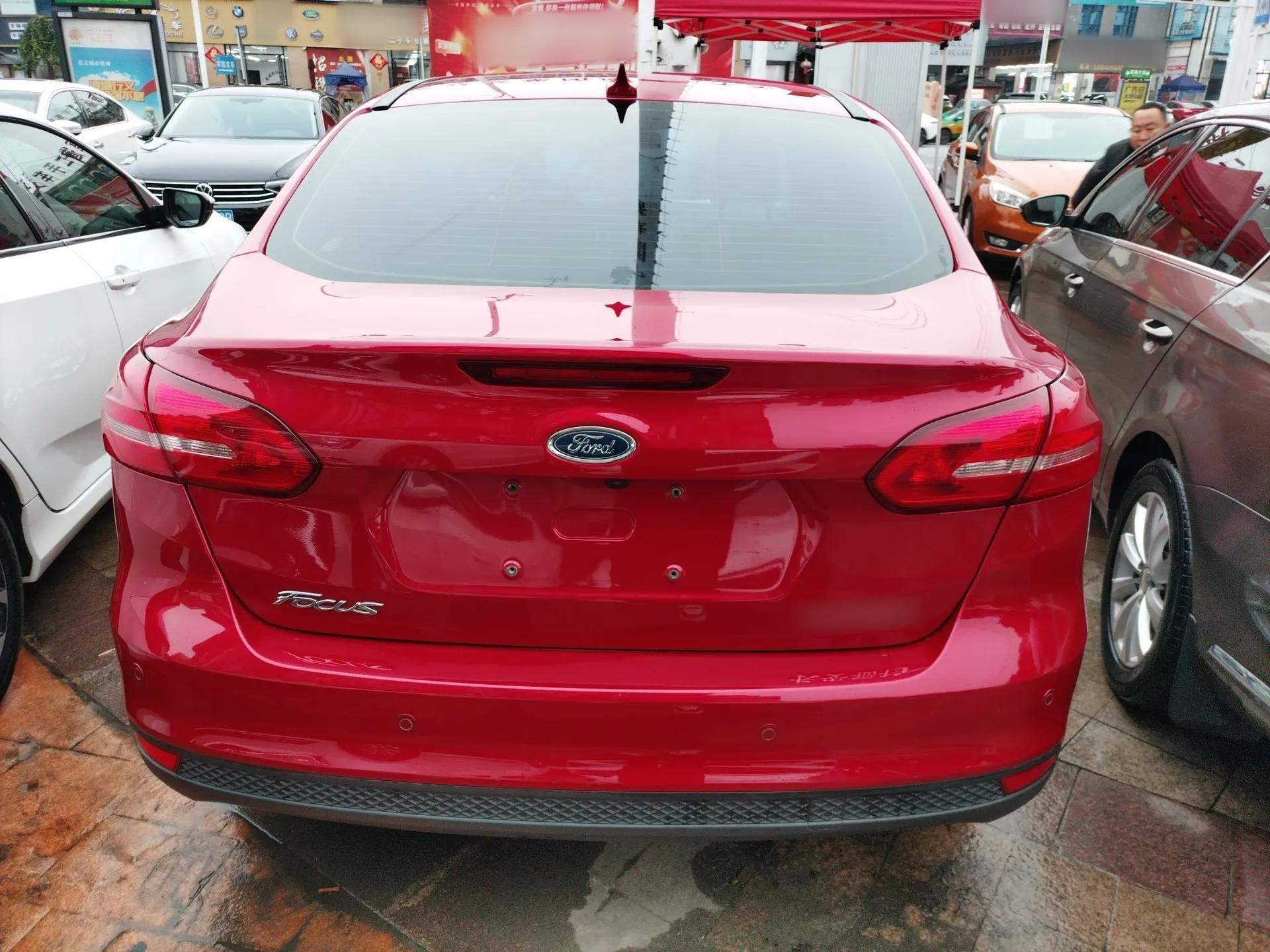 Ford Focus 2018 Sedan Classic 1.6L Automatic Trendy SmartDrive Edition — миниатюра 5