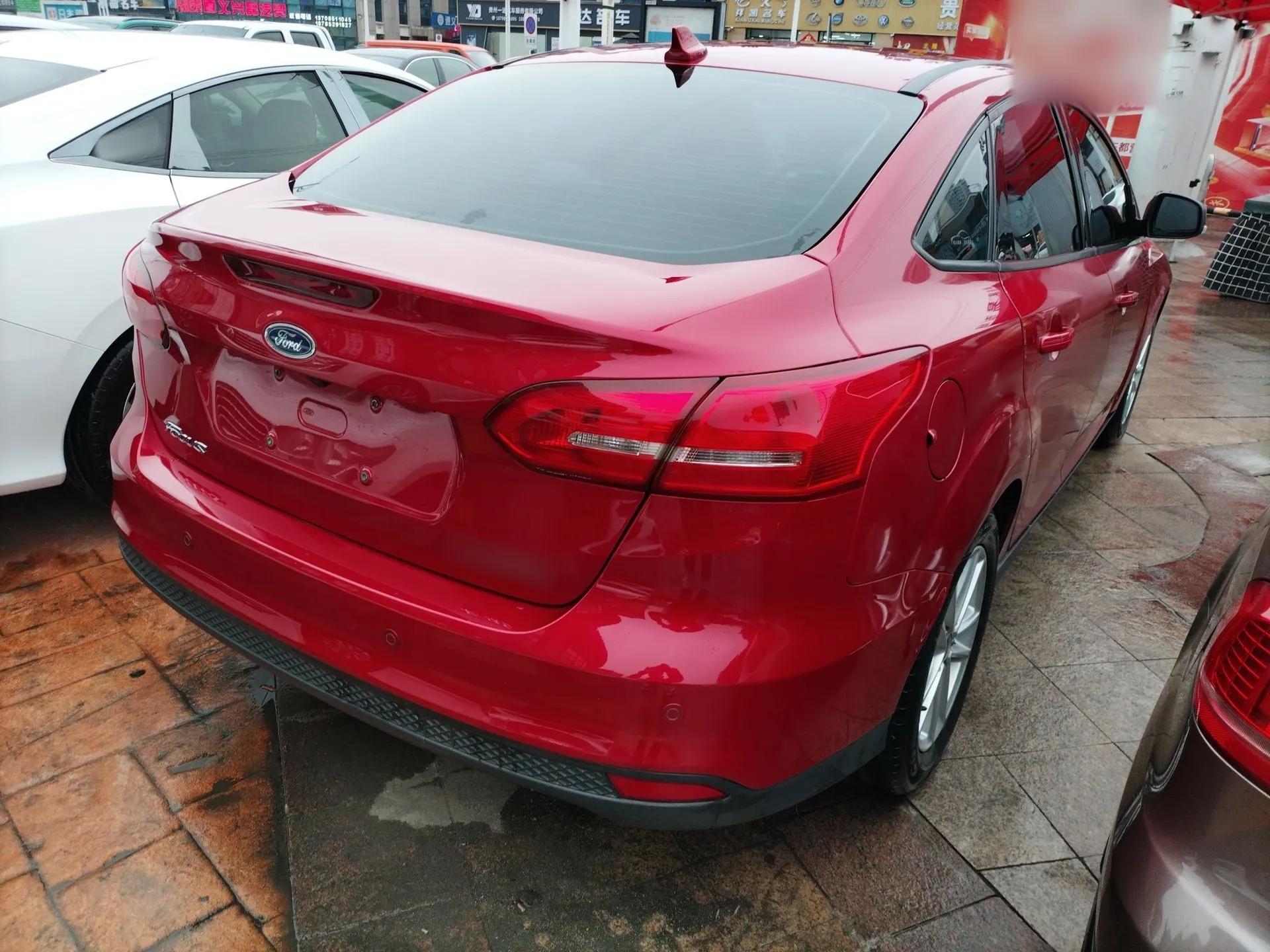 Ford Focus 2018 Sedan Classic 1.6L Automatic Trendy SmartDrive Edition — миниатюра 6