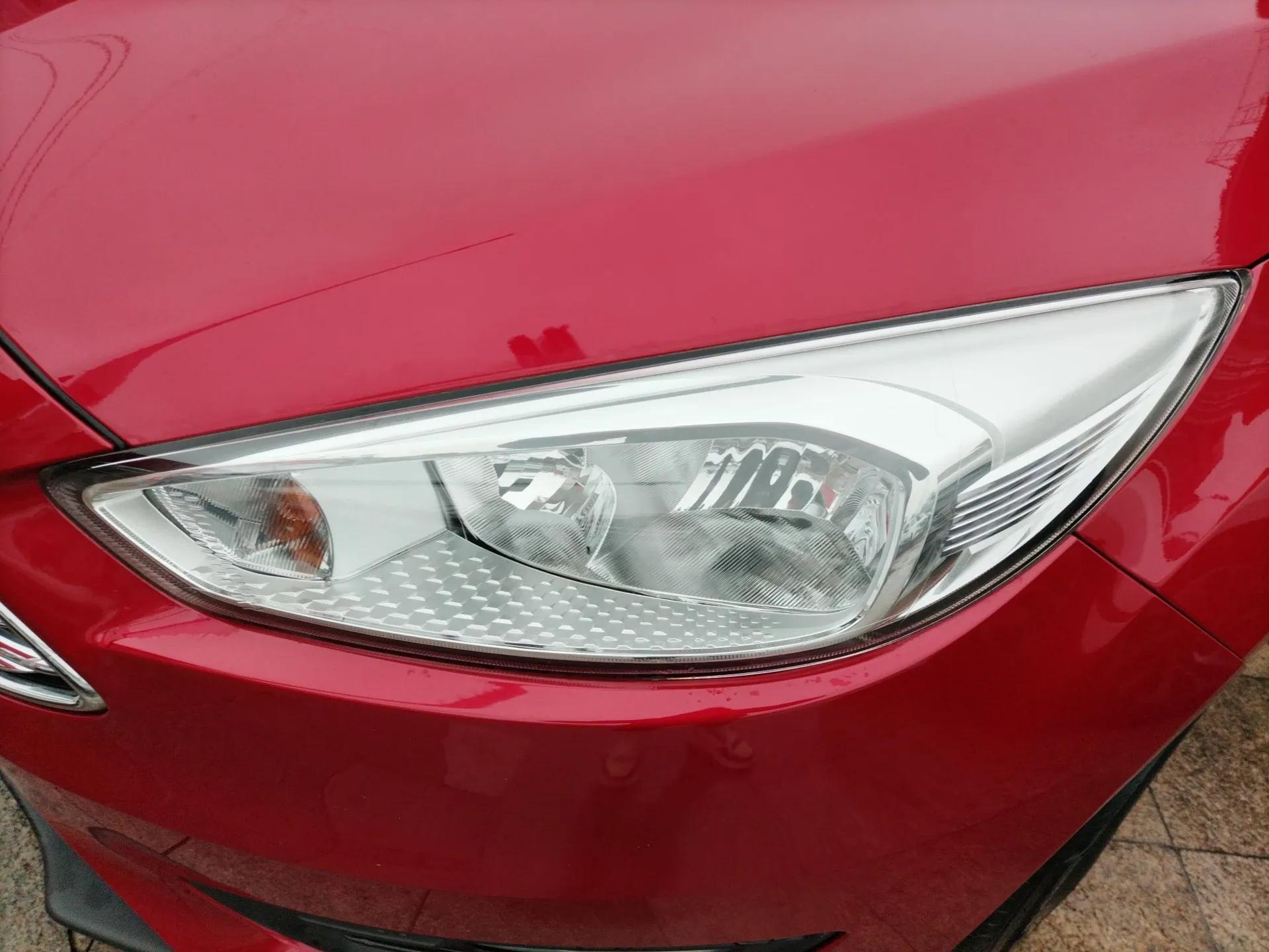 Ford Focus 2018 Sedan Classic 1.6L Automatic Trendy SmartDrive Edition — миниатюра 9