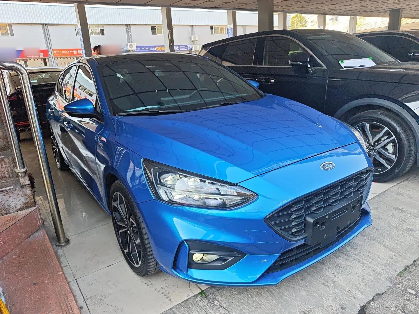 Ford Focus 2021 Hatchback EcoBoost 180 Automatic ST Line — миниатюра 3
