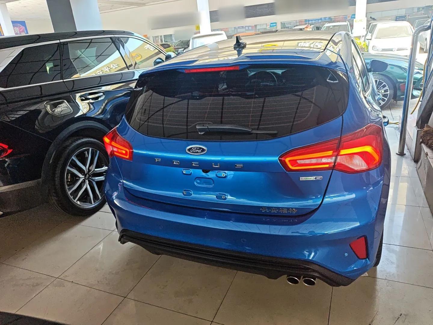 Ford Focus 2021 Hatchback EcoBoost 180 Automatic ST Line — миниатюра 5