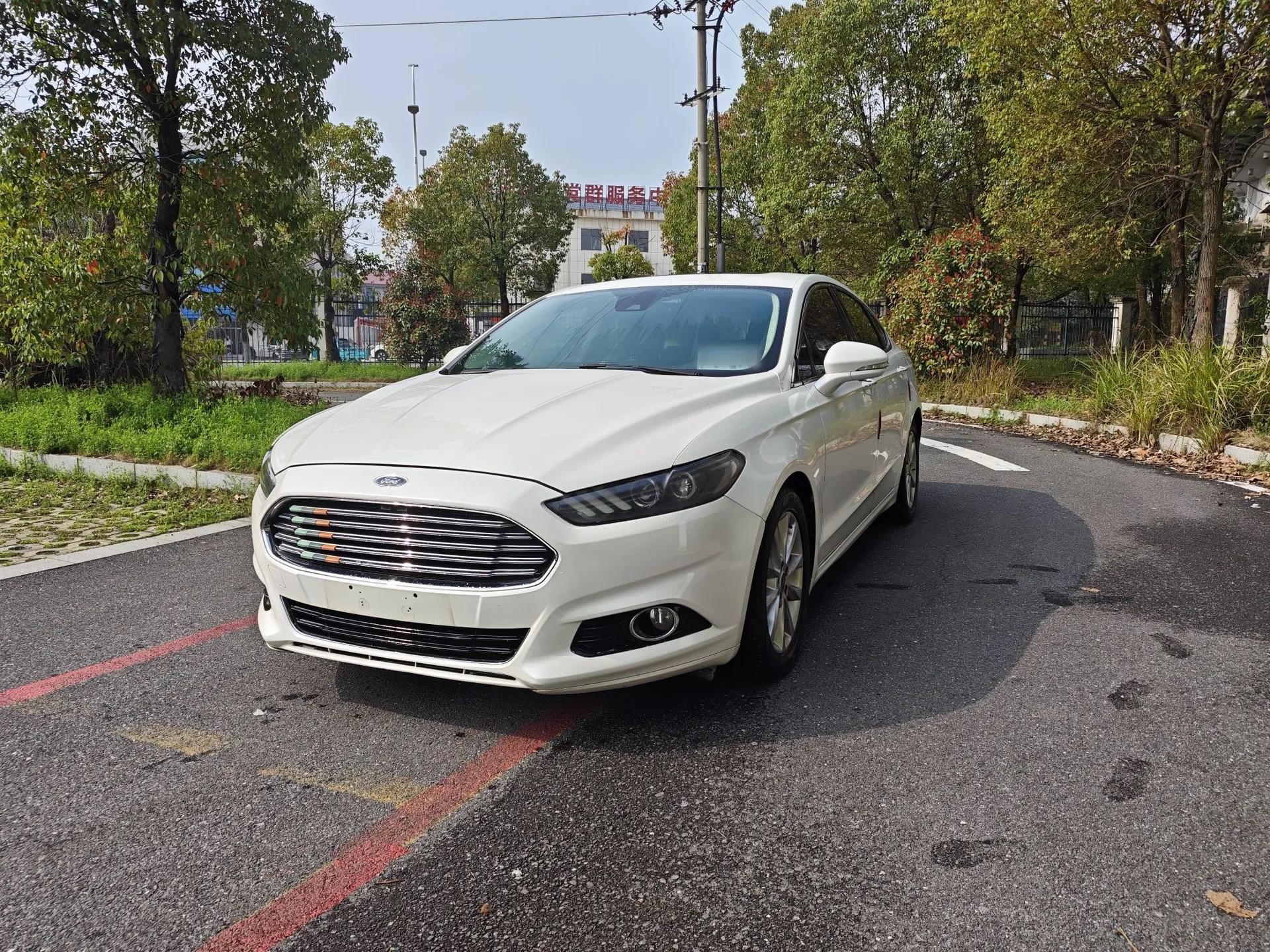 Ford Mondeo 2013 2.0L GTDi 200 Fashion Edition — миниатюра 1