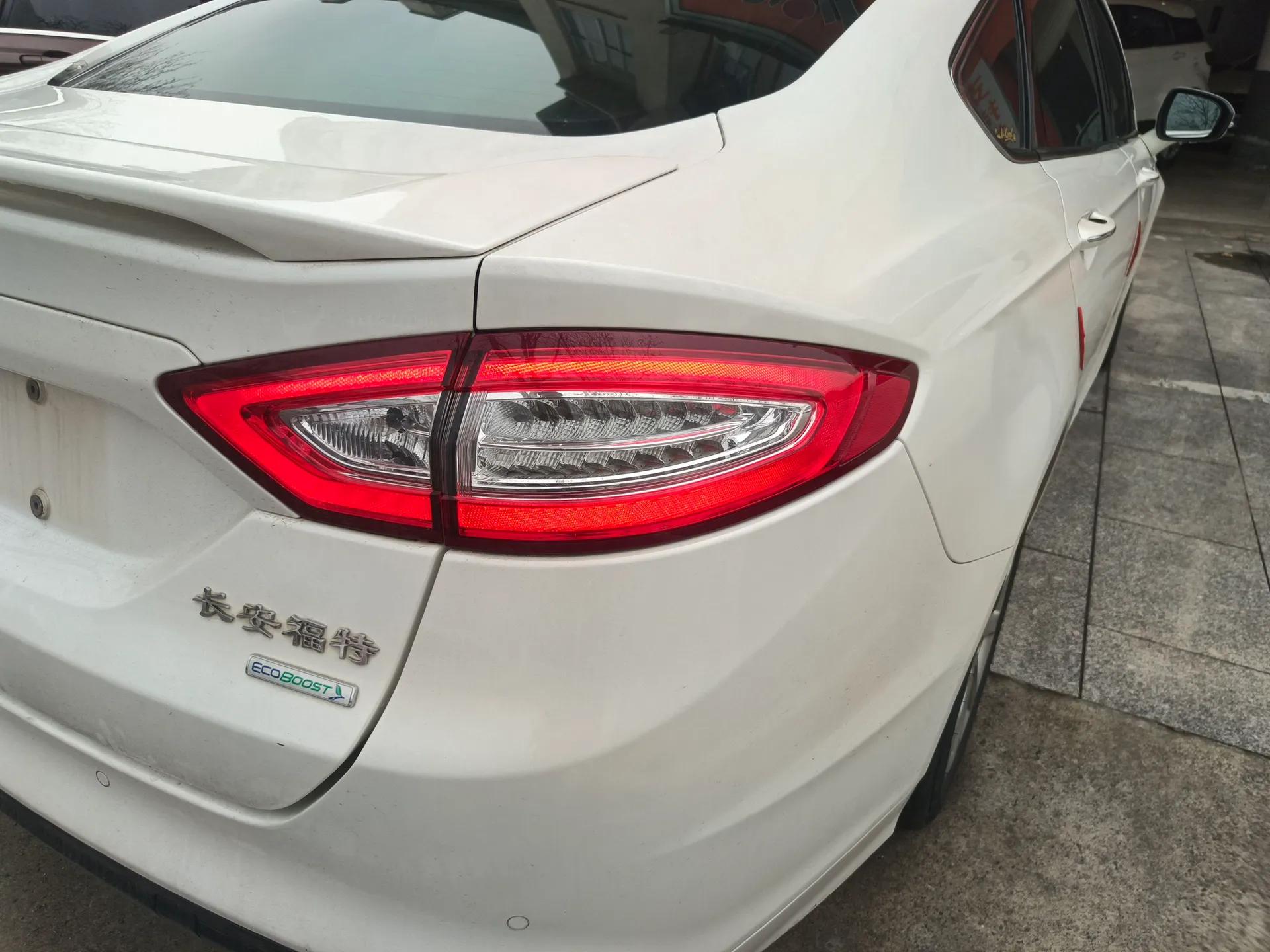Ford Mondeo 2013 2.0L GTDi 200 Fashion Edition — миниатюра 3