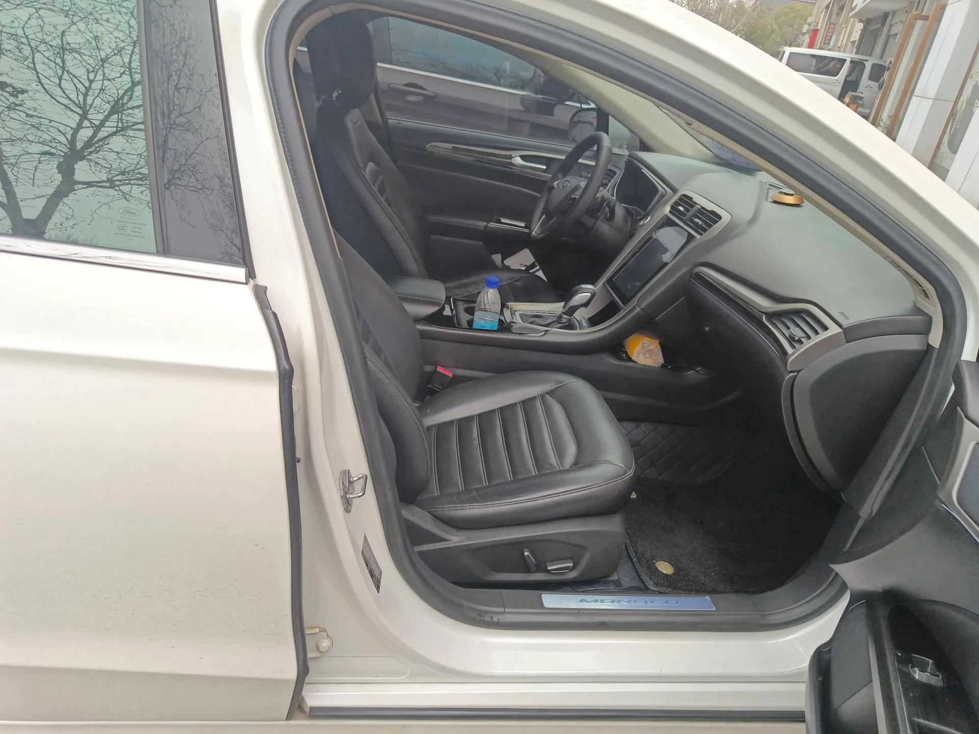 Ford Mondeo 2013 2.0L GTDi 200 Fashion Edition — миниатюра 23