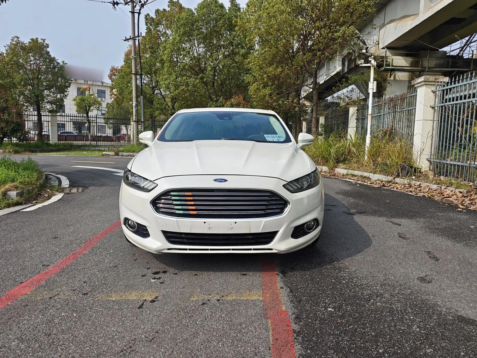 Ford Mondeo 2013 2.0L GTDi 200 Fashion Edition — миниатюра 6
