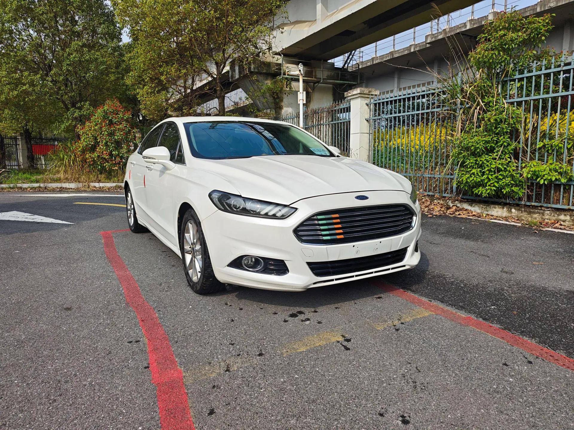 Ford Mondeo 2013 2.0L GTDi 200 Fashion Edition — миниатюра 7