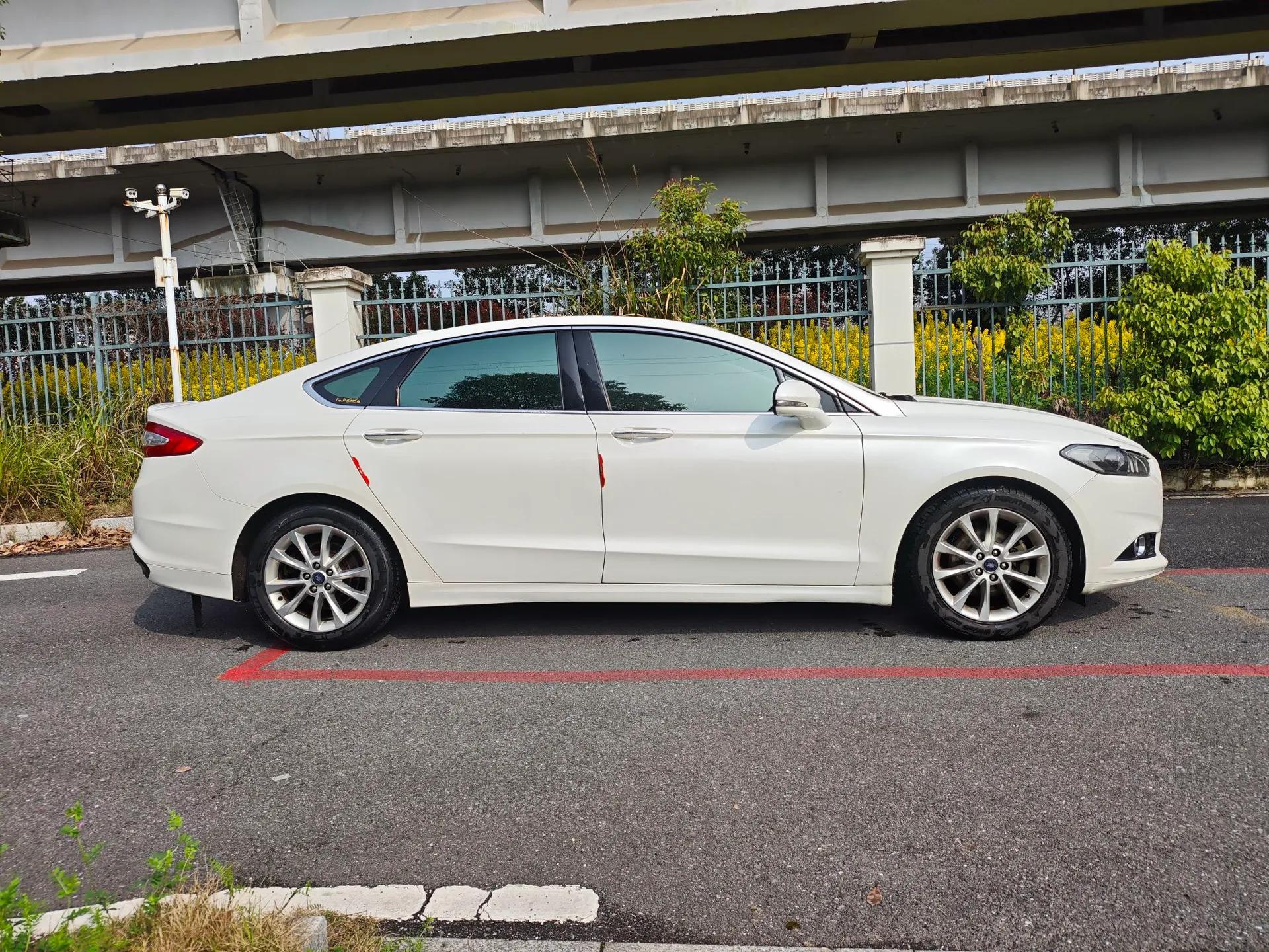 Ford Mondeo 2013 2.0L GTDi 200 Fashion Edition — миниатюра 8