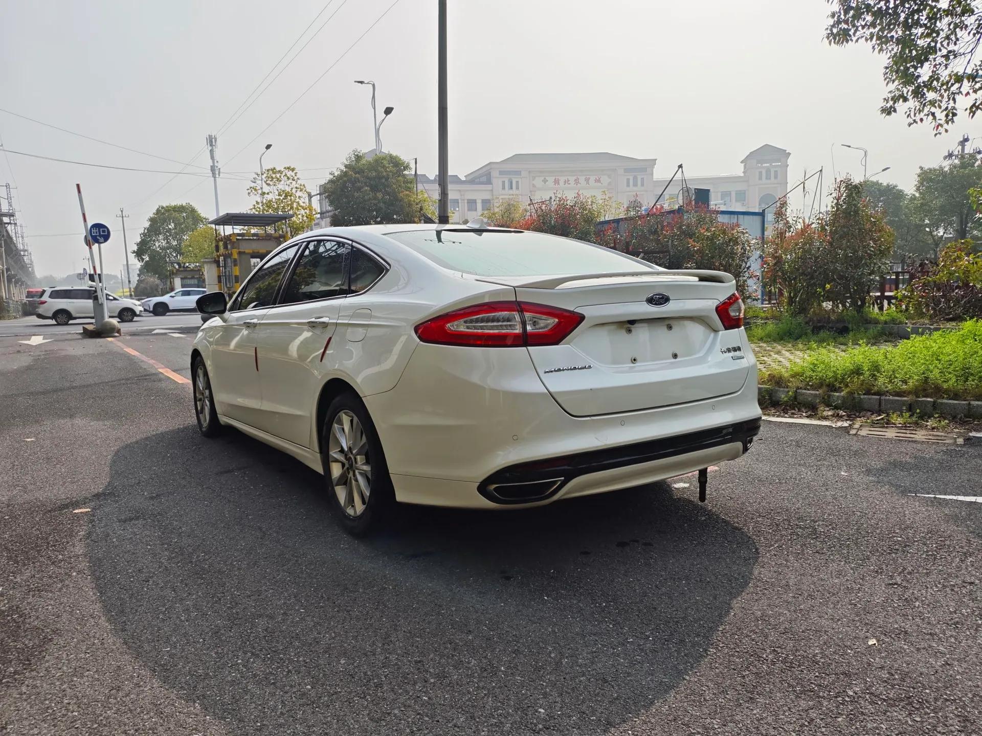 Ford Mondeo 2013 2.0L GTDi 200 Fashion Edition — миниатюра 10