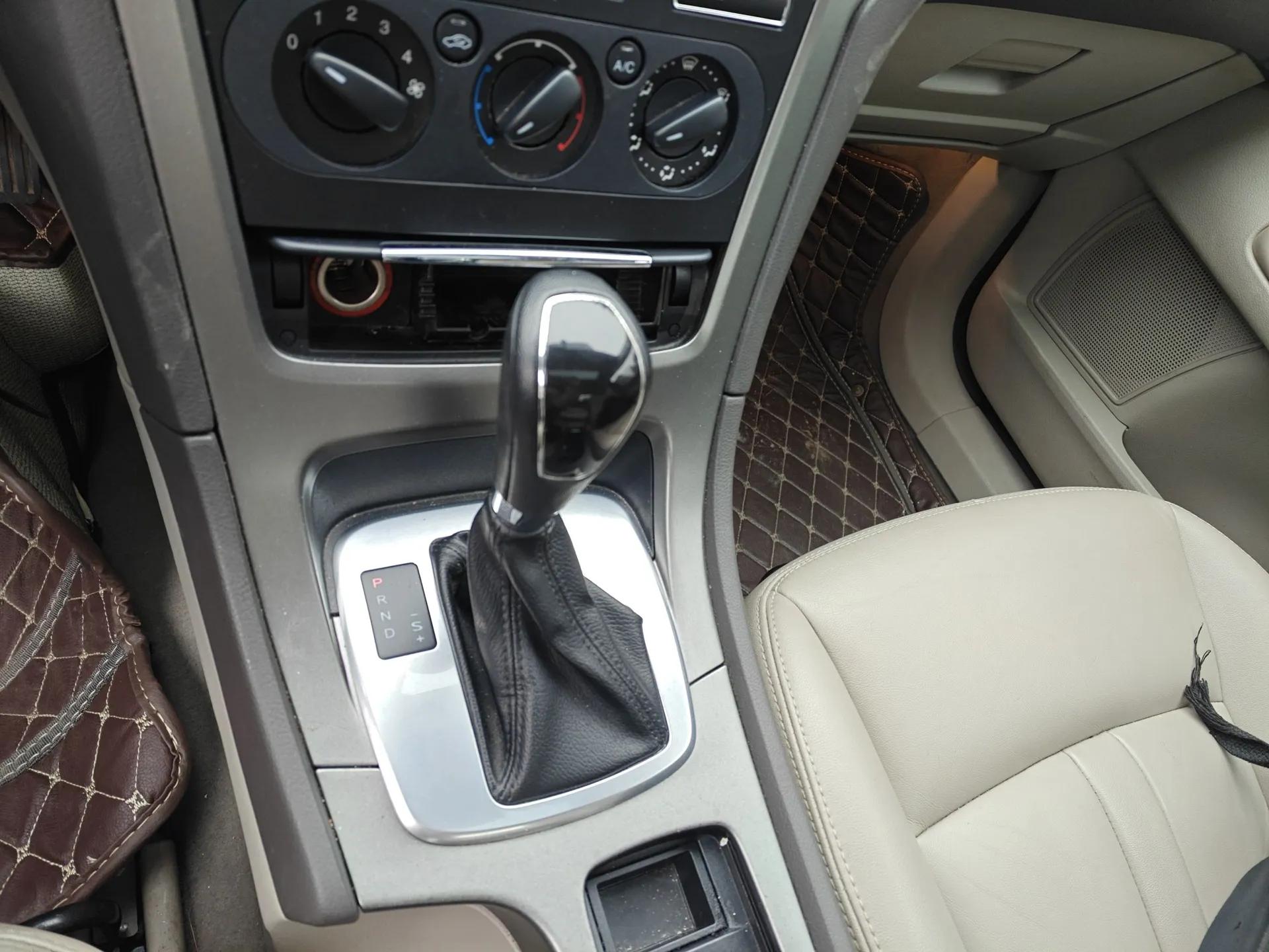 Ford Mondeo 2013 2.3L Fashion Edition — миниатюра 16