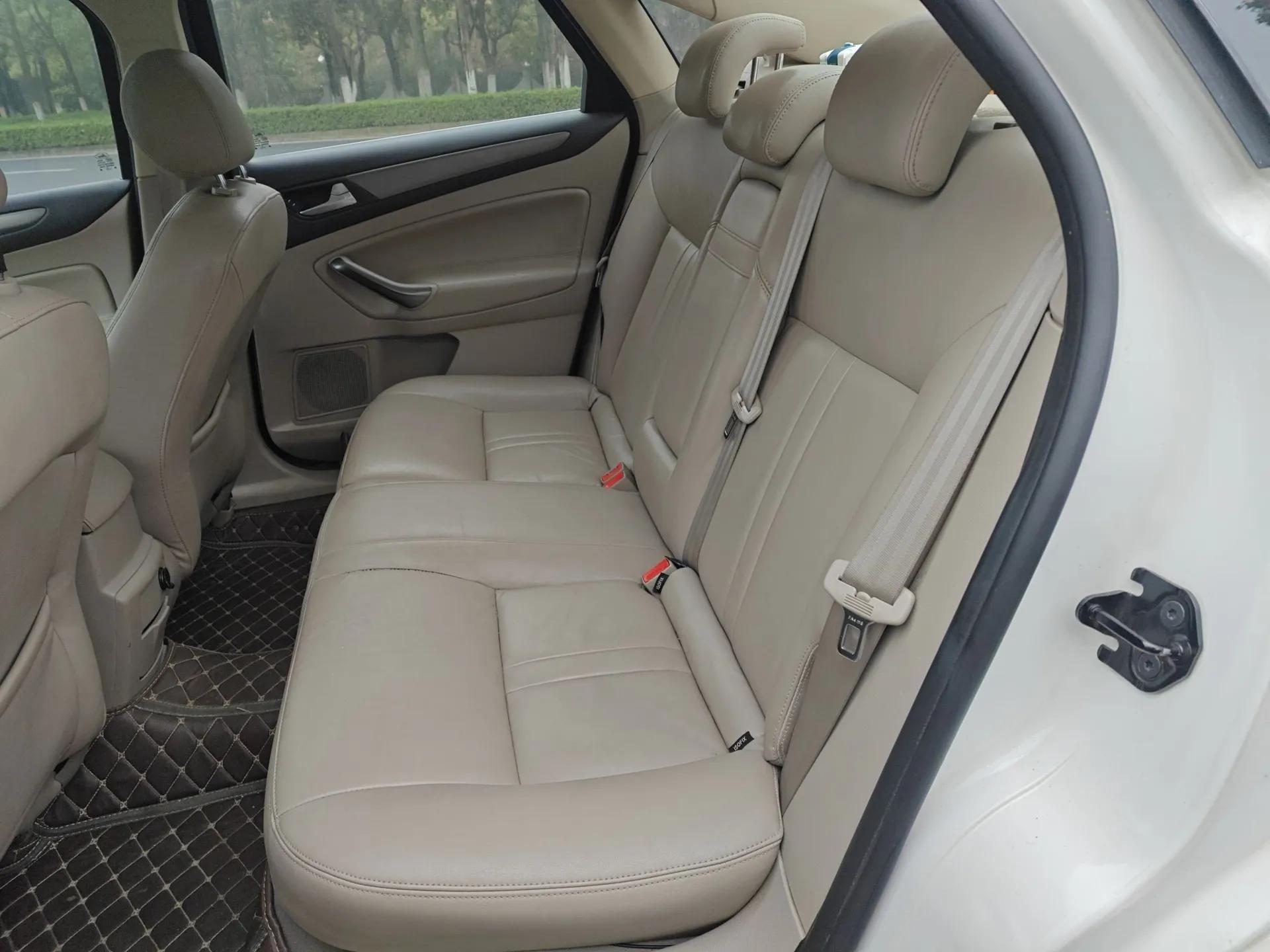 Ford Mondeo 2013 2.3L Fashion Edition — миниатюра 19