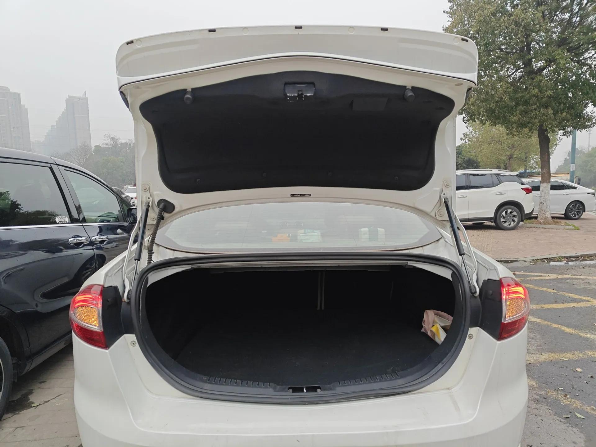 Ford Mondeo 2013 2.3L Fashion Edition — миниатюра 21
