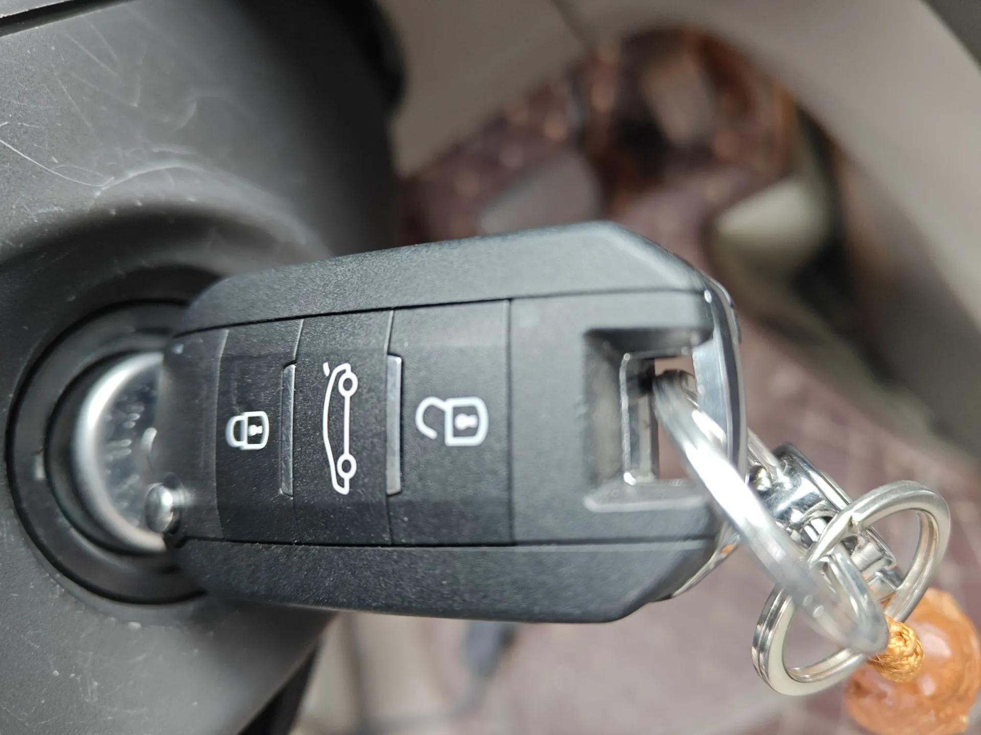 Ford Mondeo 2013 2.3L Fashion Edition — миниатюра 22