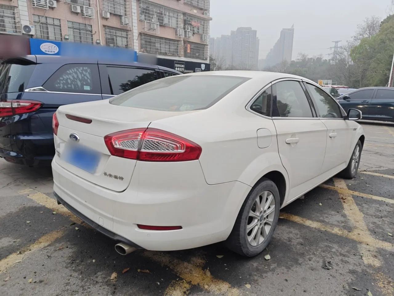 Ford Mondeo 2013 2.3L Fashion Edition — миниатюра 4