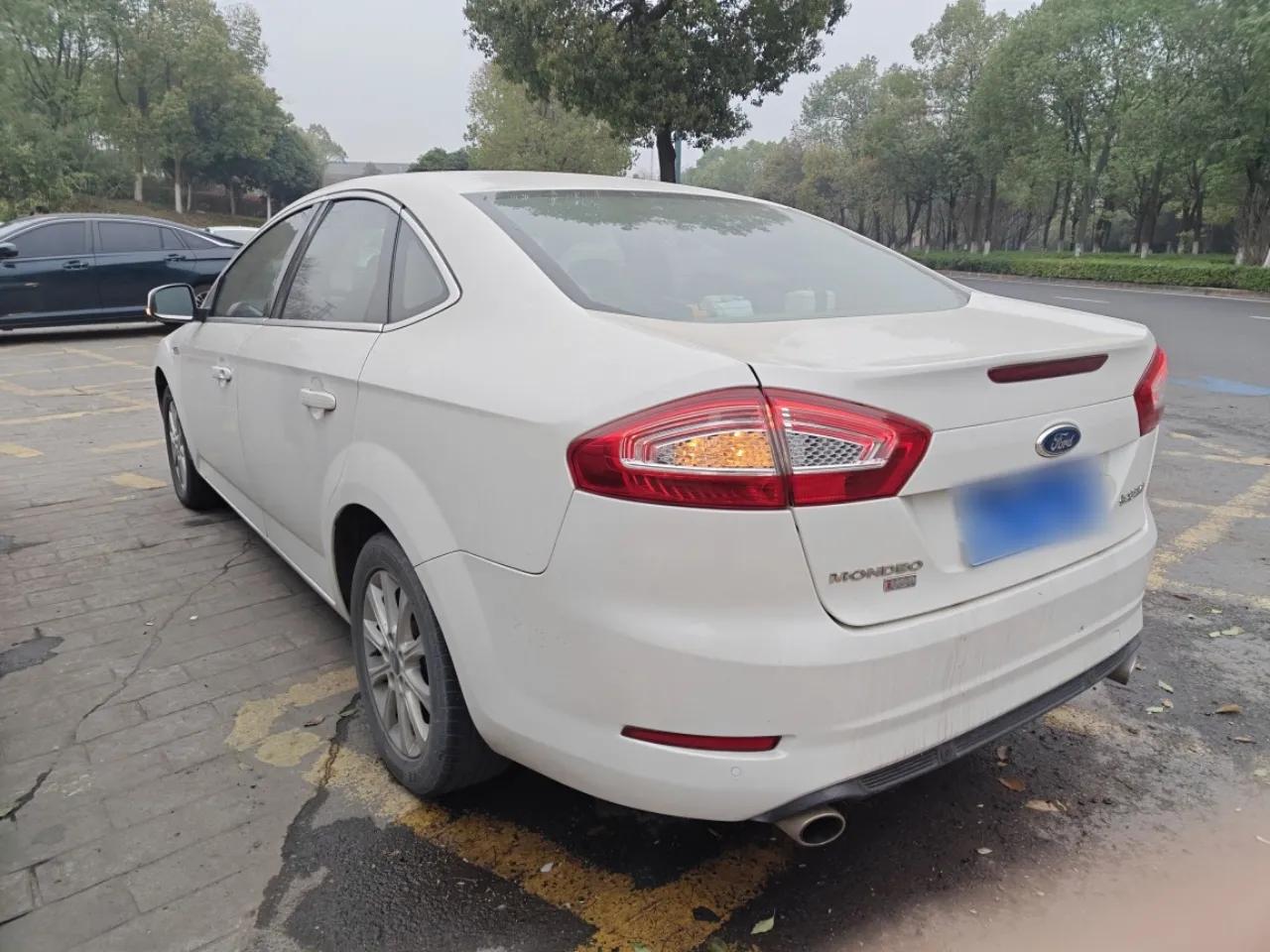 Ford Mondeo 2013 2.3L Fashion Edition — миниатюра 7