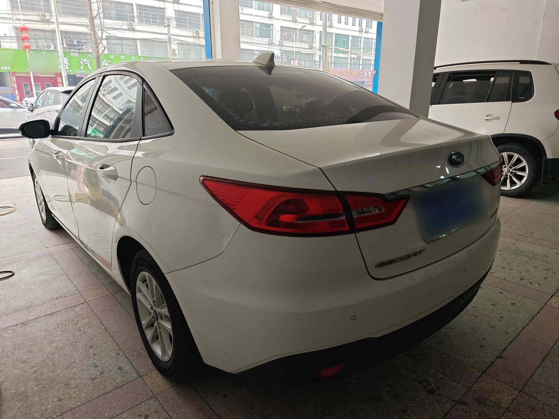 Ford Escort 2019 Revised 1.5L Automatic ZhiXiang Version (Tire Pressure Monitoring) China VI Standard — миниатюра 4