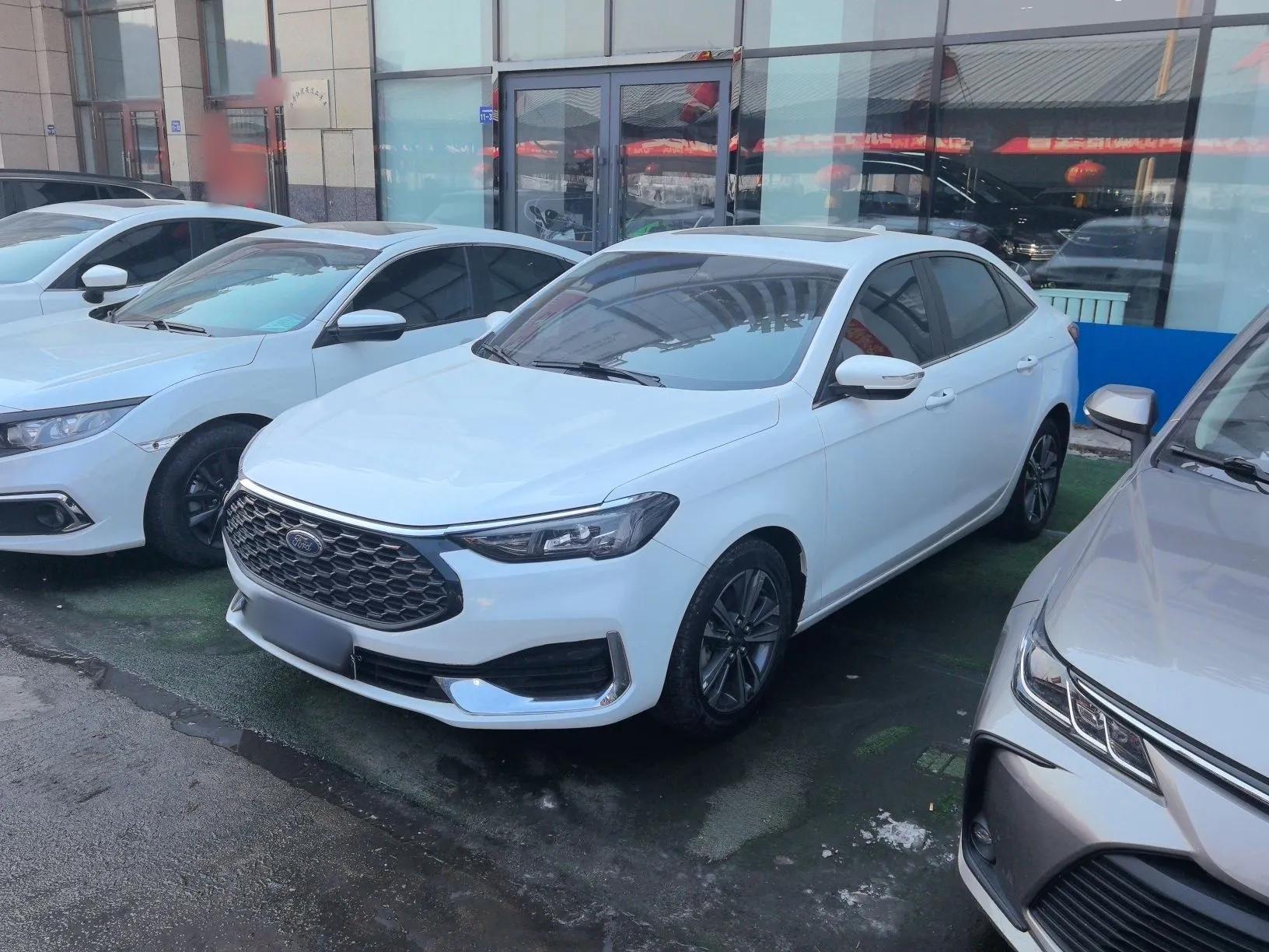 Ford Escort 2021 1.5L Automatic Diamond Edition — миниатюра 1