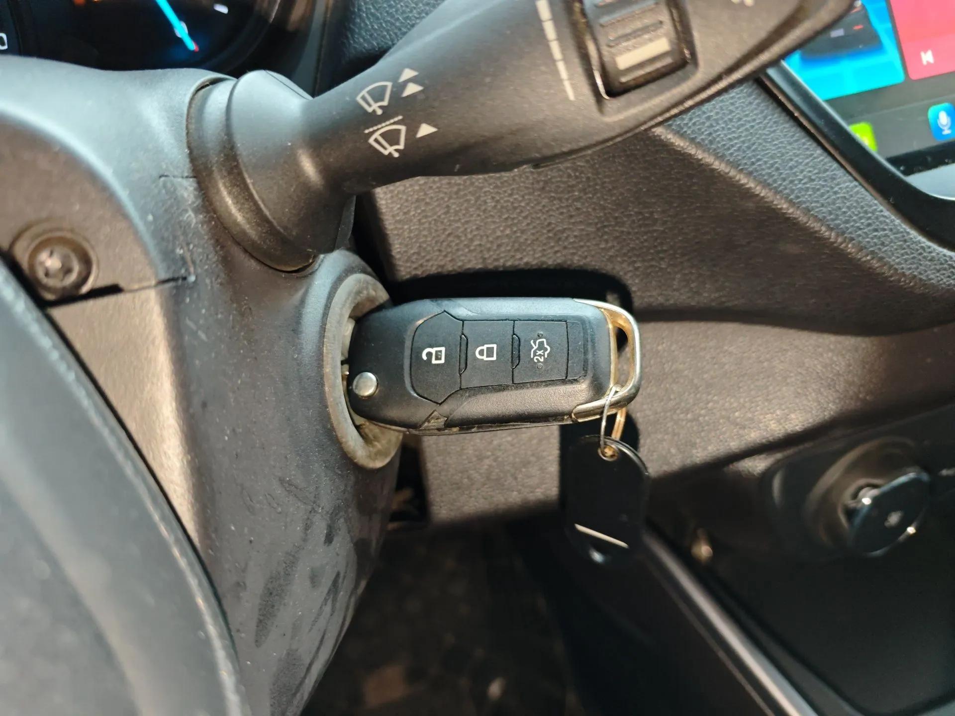 Ford Escort 2019 Revised Version 1.5L Manual "Quality Enjoyment" Trim (Tire Pressure Monitoring) China VI Standard — миниатюра 12