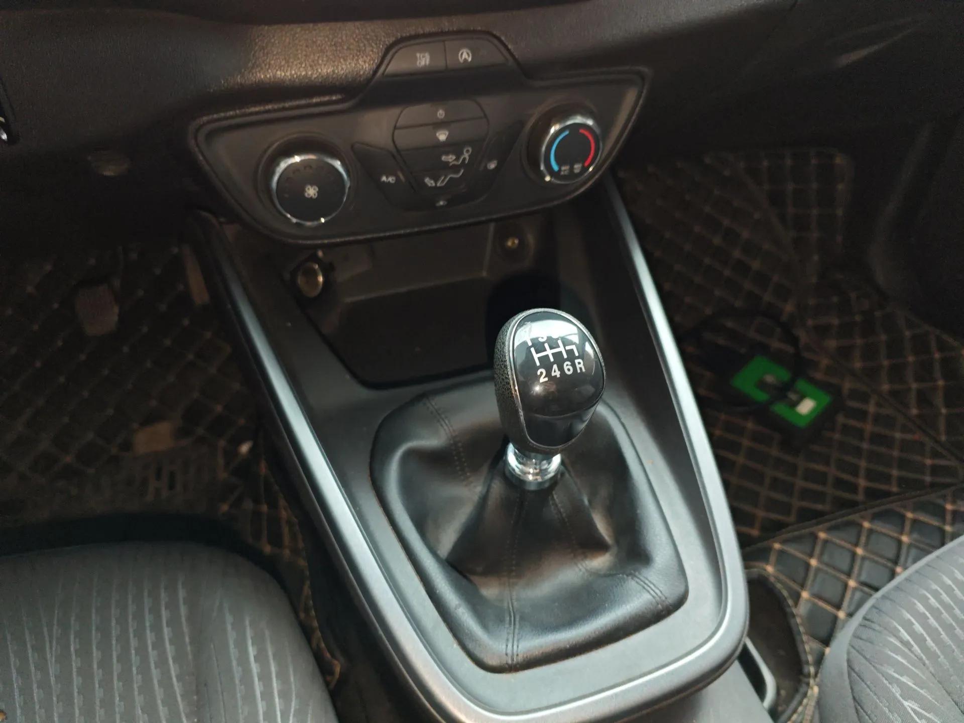 Ford Escort 2019 Revised Version 1.5L Manual "Quality Enjoyment" Trim (Tire Pressure Monitoring) China VI Standard — миниатюра 17