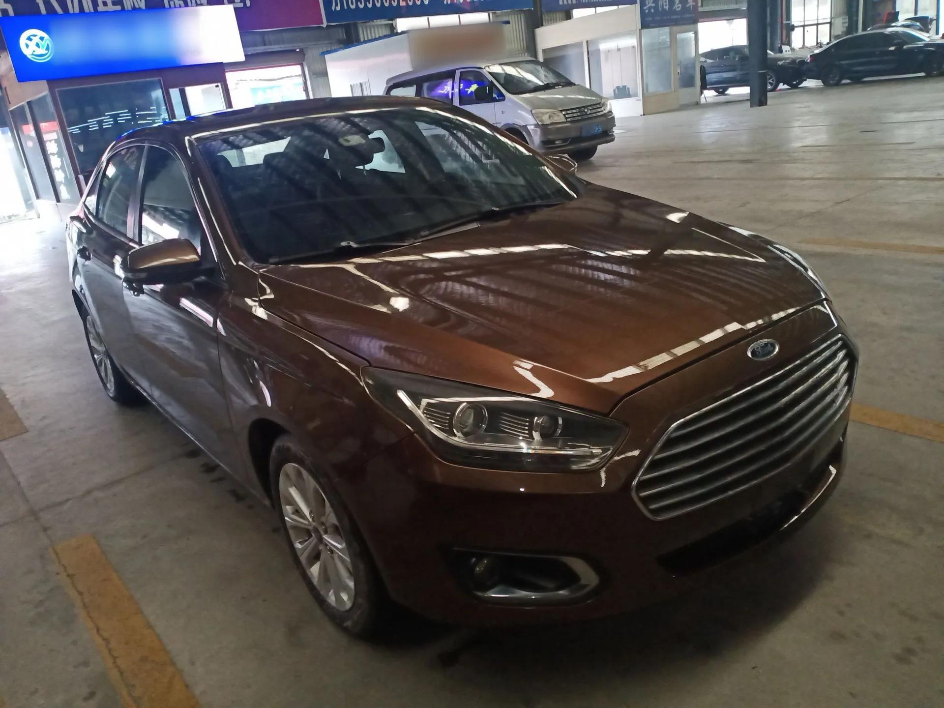 Ford Escort 2015 1.5L Automatic Fashion Model — миниатюра 3