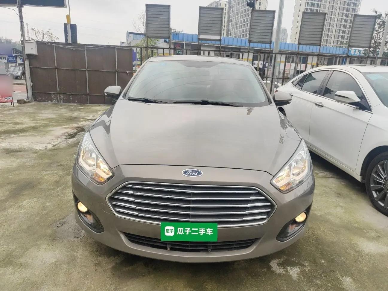 Ford Escort 2015 1.5L Automatic Comfort Edition — миниатюра 2