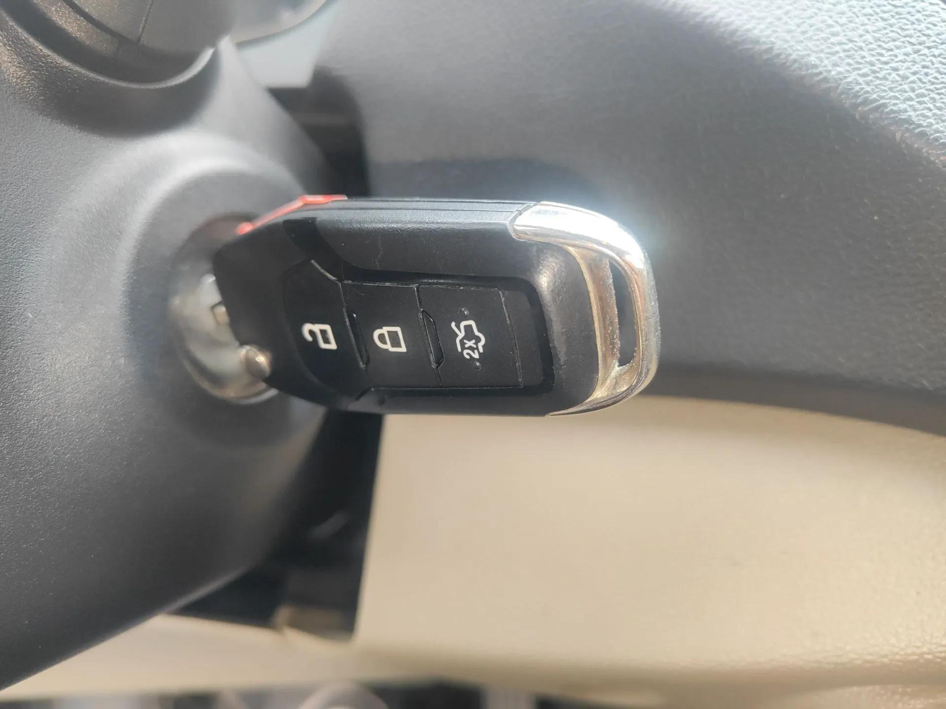 Ford Escort 2015 1.5L Automatic Comfort Edition — миниатюра 12