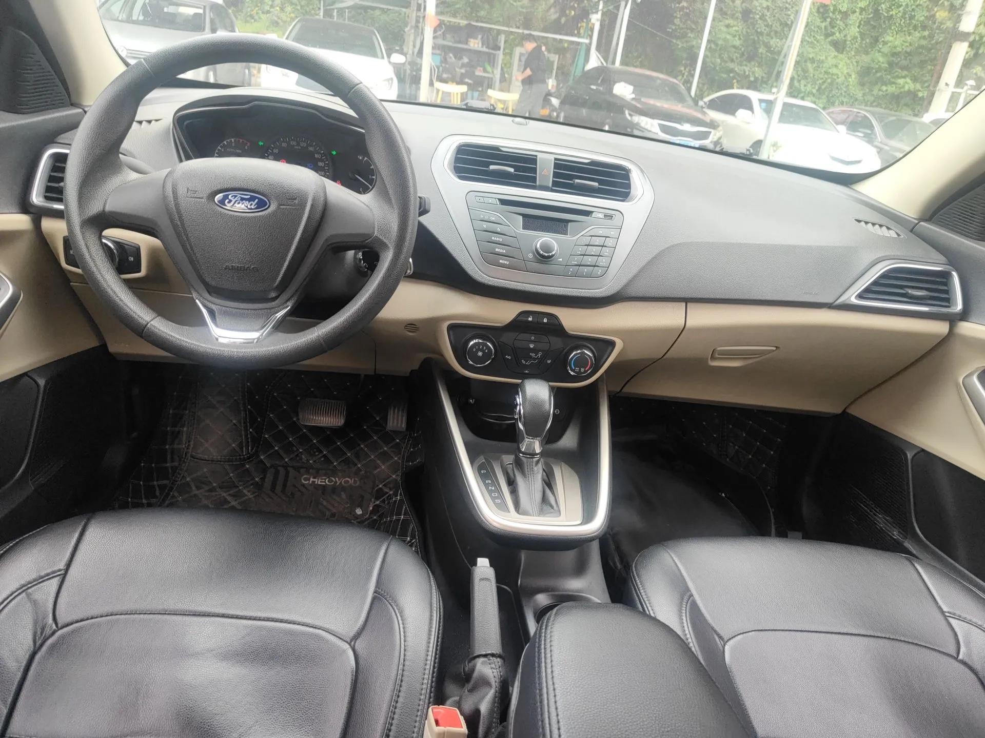 Ford Escort 2015 1.5L Automatic Comfort Edition — миниатюра 13