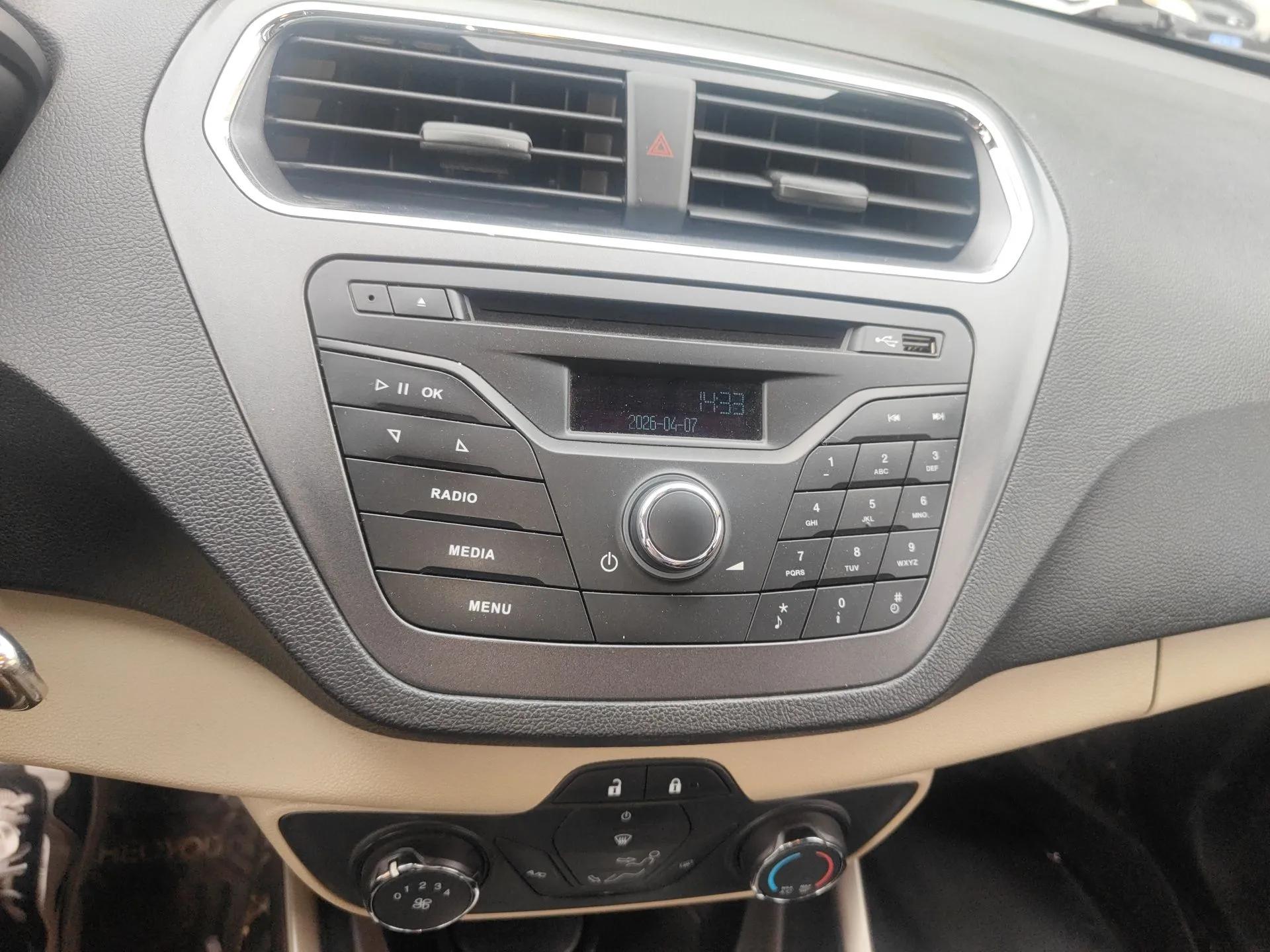 Ford Escort 2015 1.5L Automatic Comfort Edition — миниатюра 16