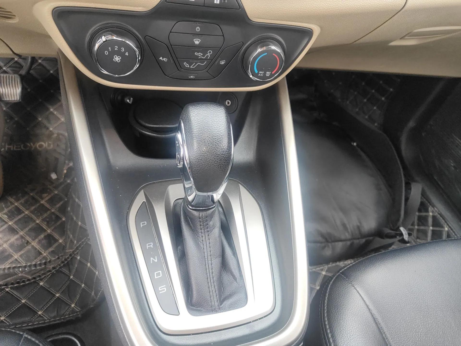 Ford Escort 2015 1.5L Automatic Comfort Edition — миниатюра 17