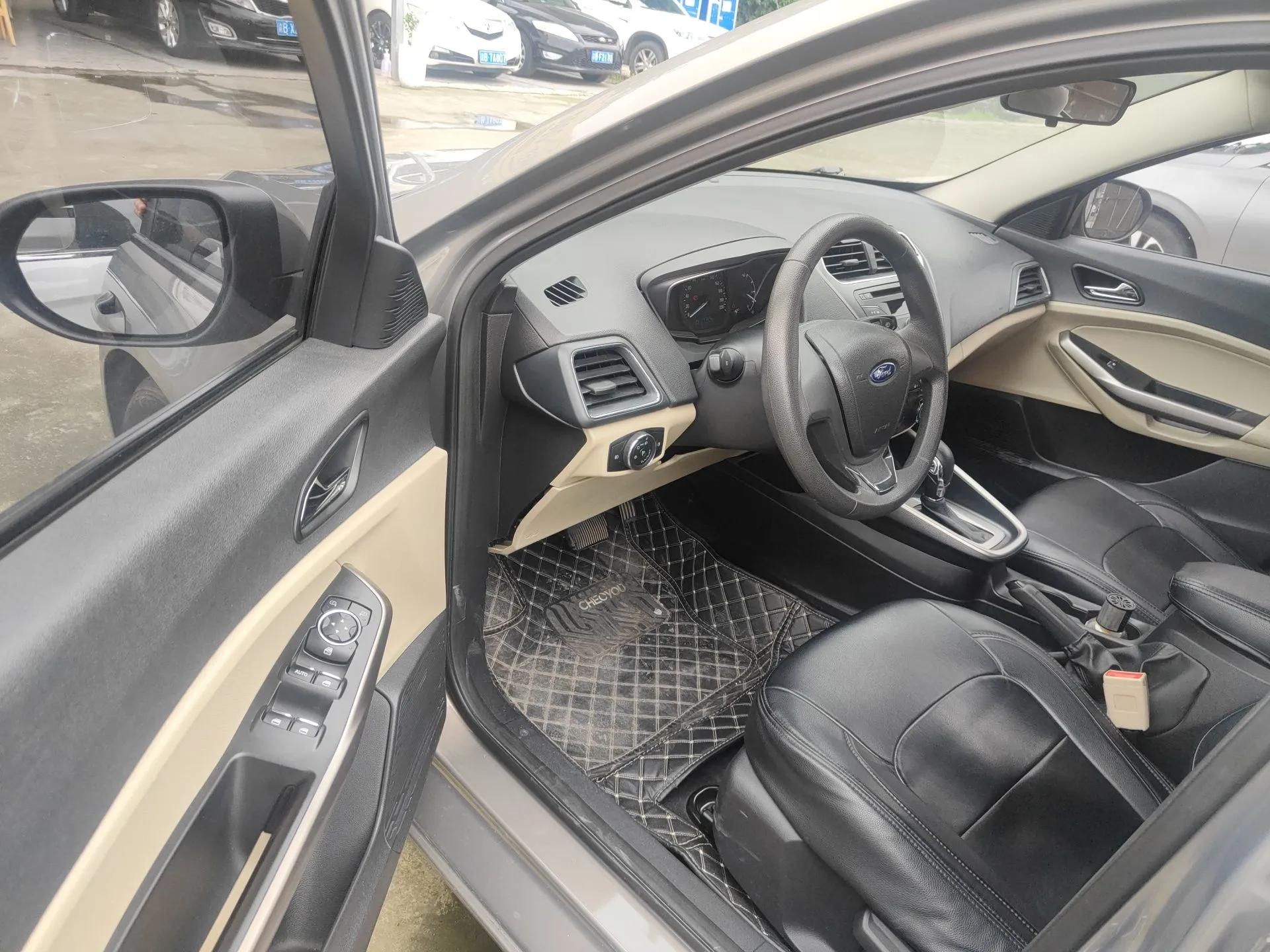 Ford Escort 2015 1.5L Automatic Comfort Edition — миниатюра 19