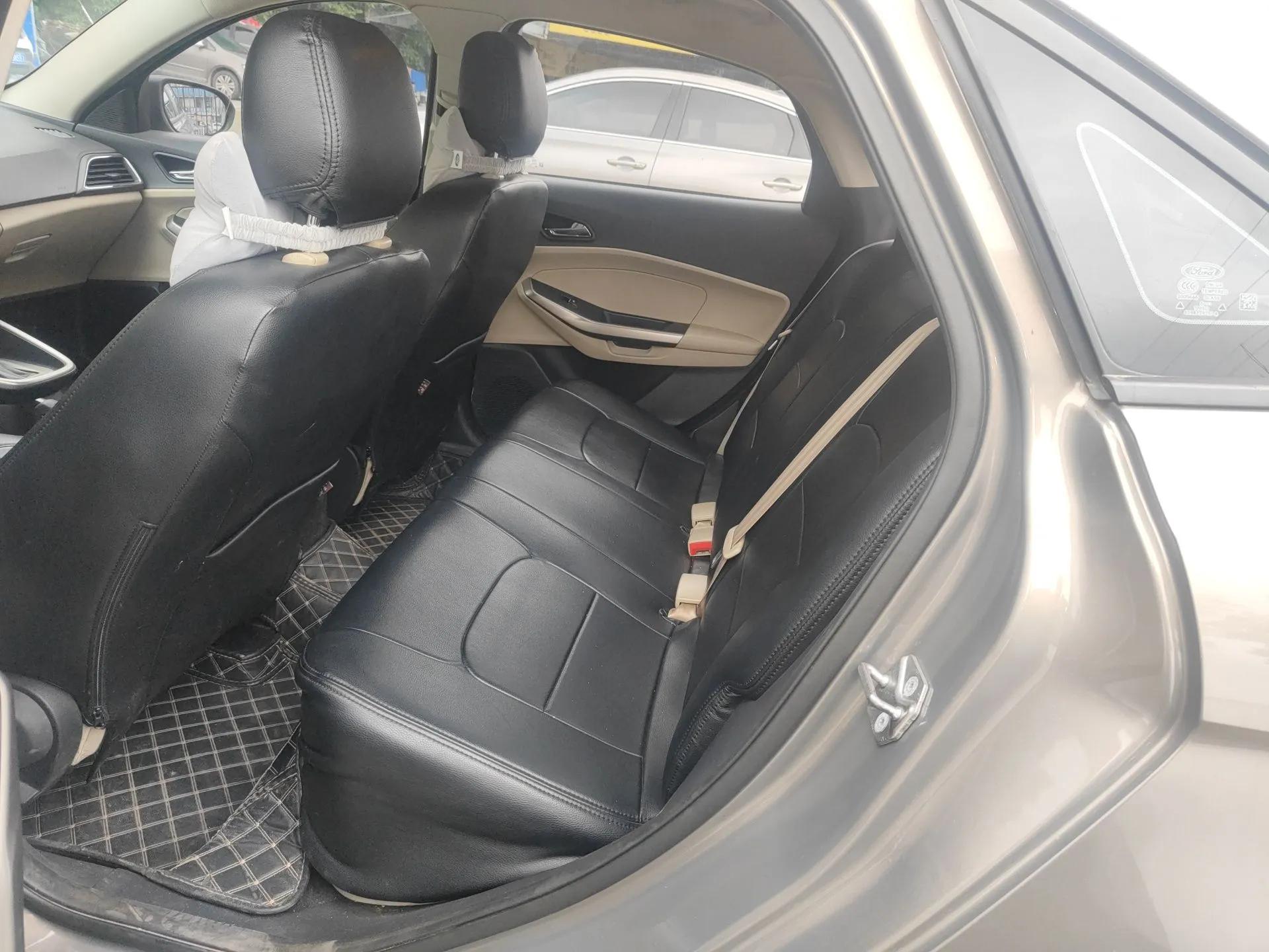 Ford Escort 2015 1.5L Automatic Comfort Edition — миниатюра 20