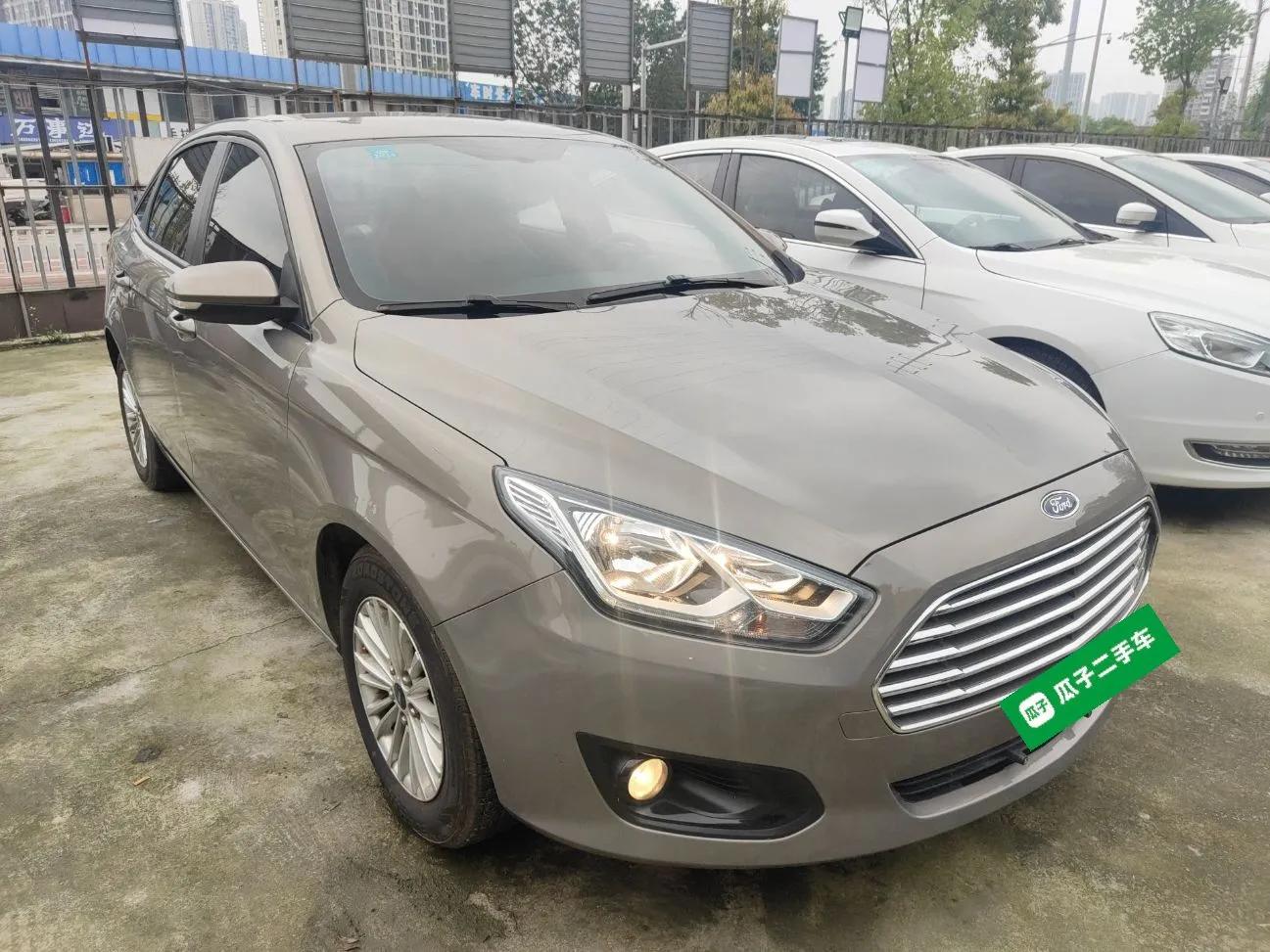 Ford Escort 2015 1.5L Automatic Comfort Edition — миниатюра 3