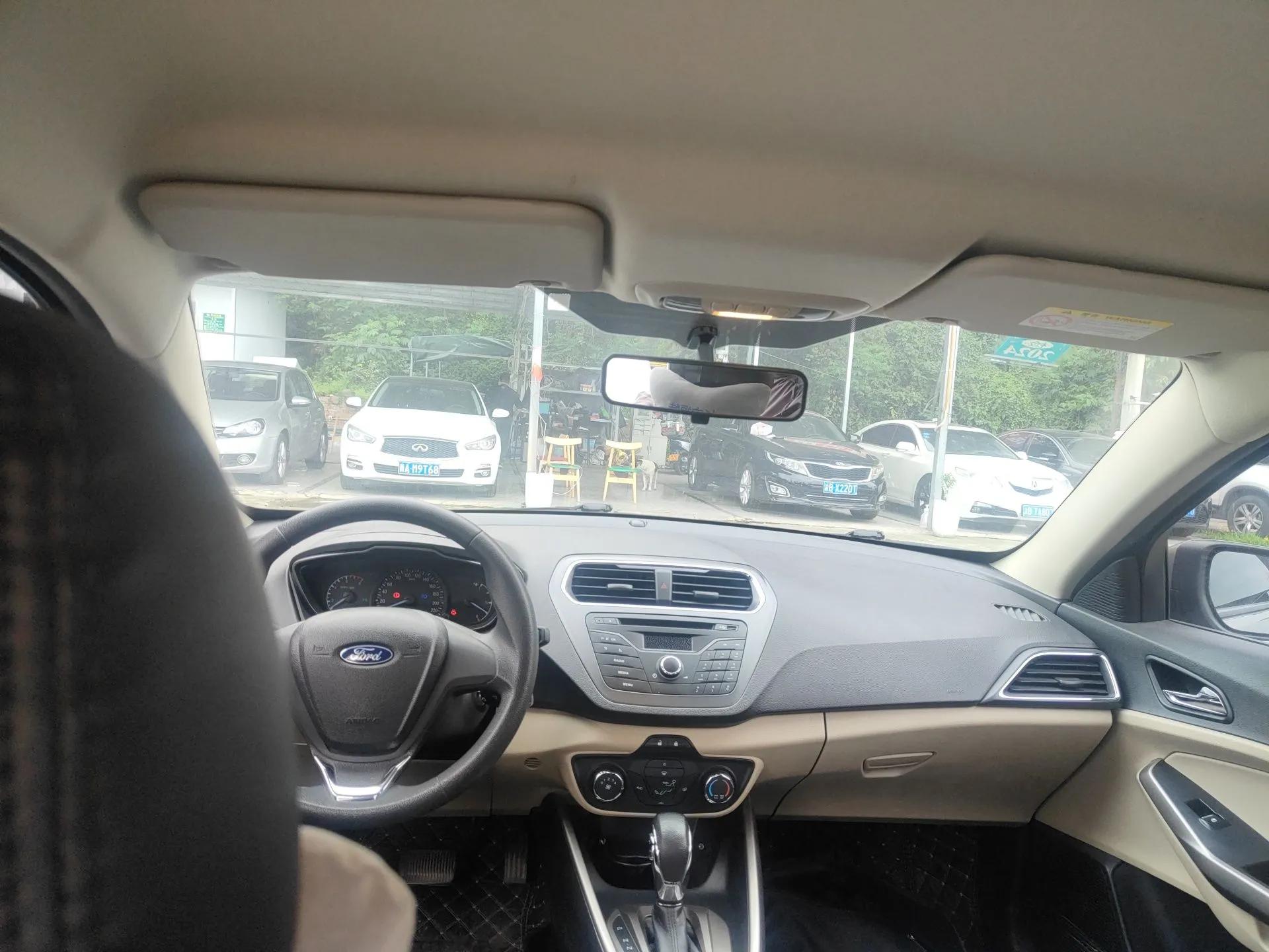 Ford Escort 2015 1.5L Automatic Comfort Edition — миниатюра 21