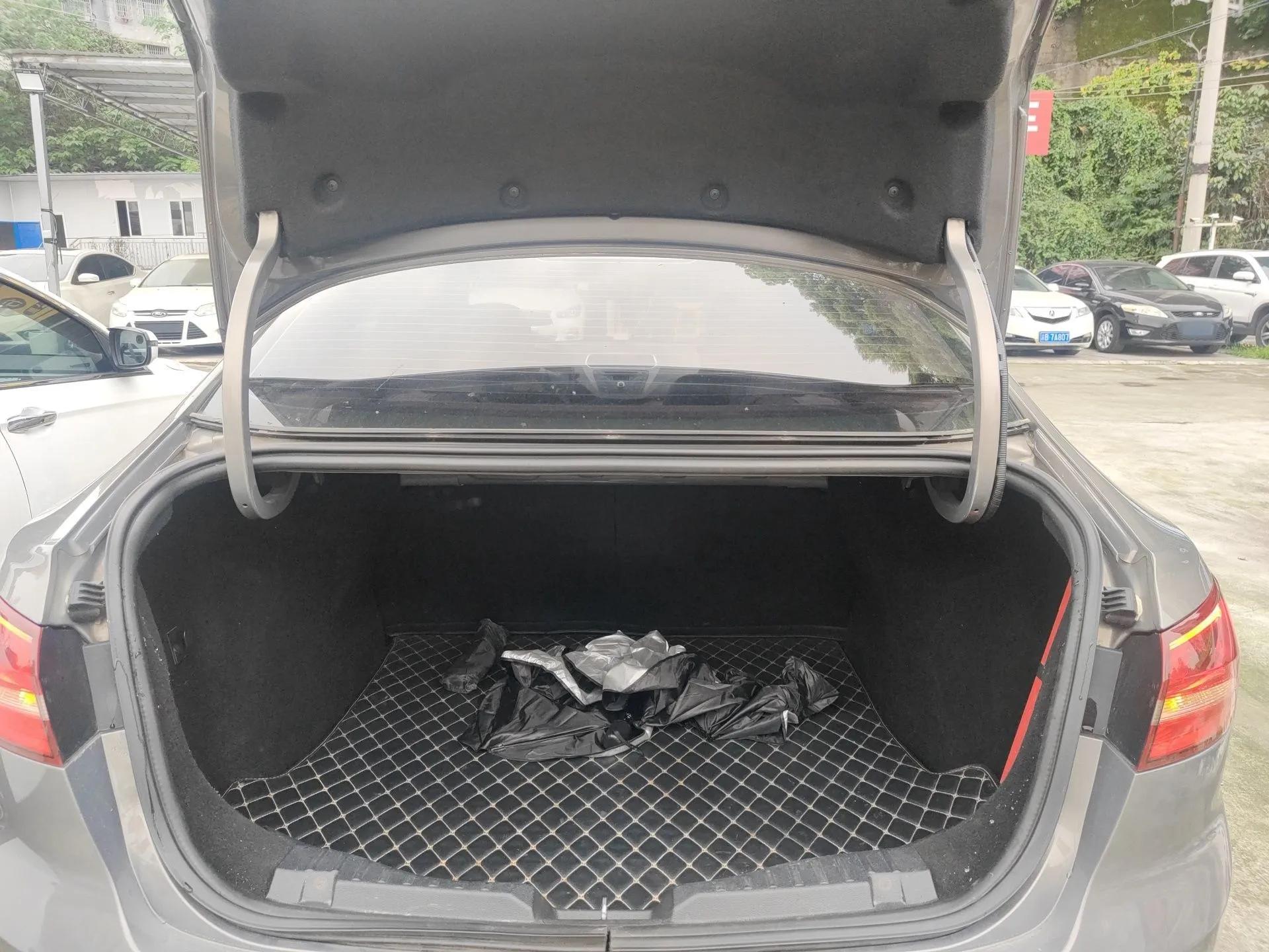 Ford Escort 2015 1.5L Automatic Comfort Edition — миниатюра 22