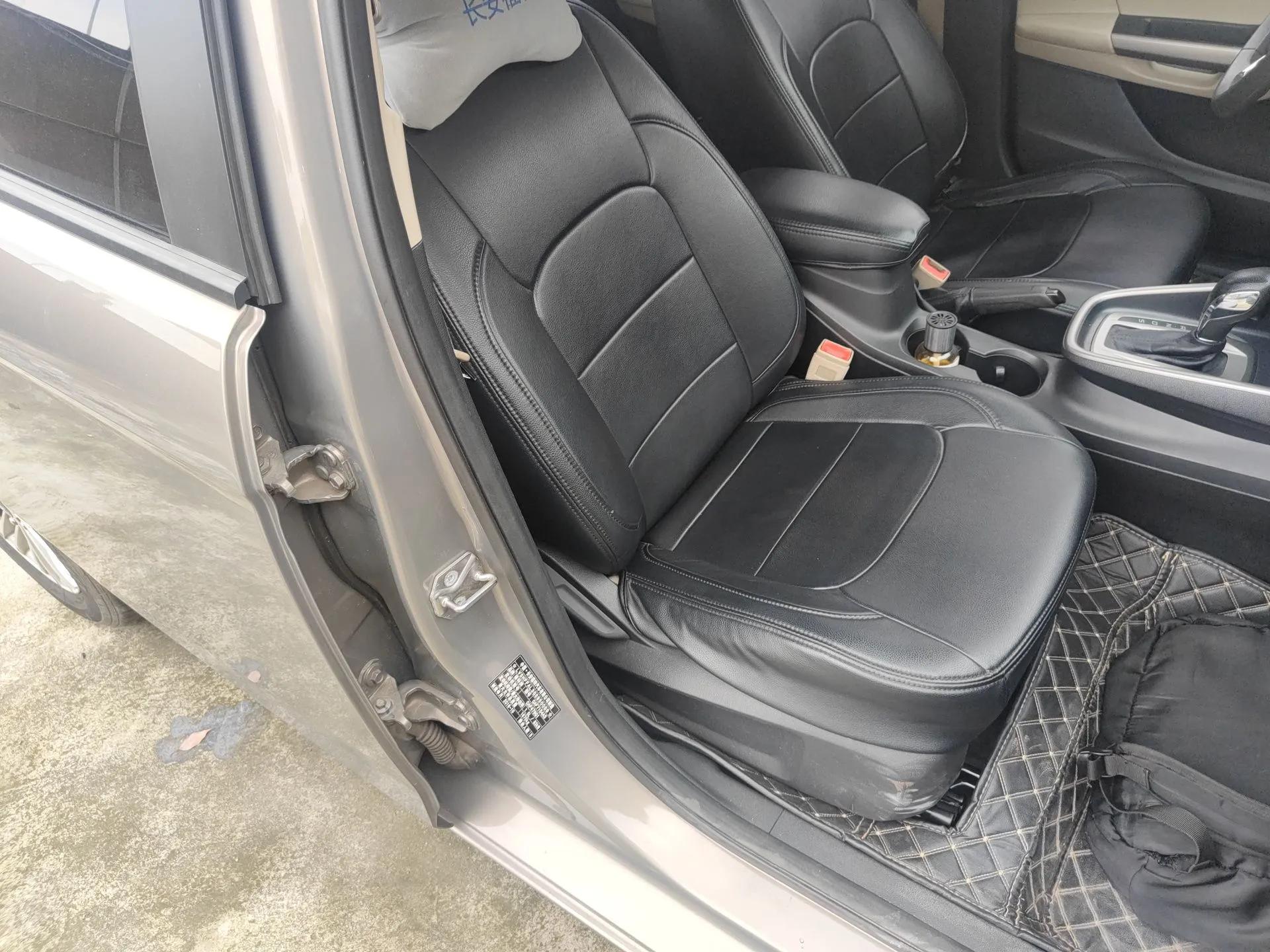 Ford Escort 2015 1.5L Automatic Comfort Edition — миниатюра 23