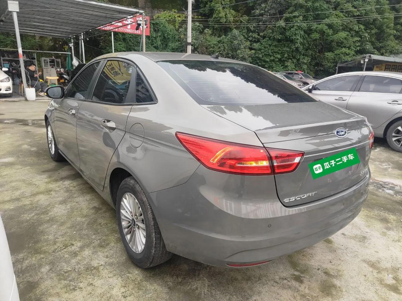 Ford Escort 2015 1.5L Automatic Comfort Edition — миниатюра 4