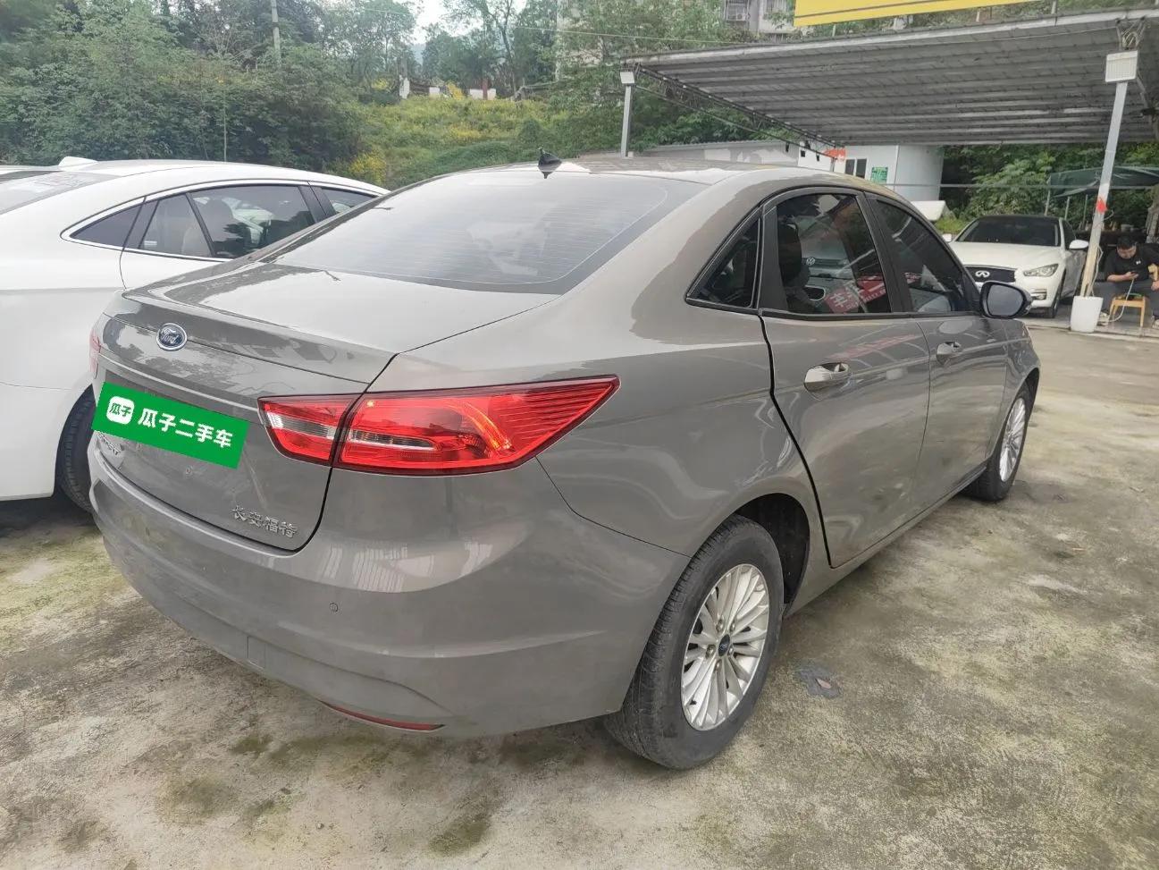 Ford Escort 2015 1.5L Automatic Comfort Edition — миниатюра 6