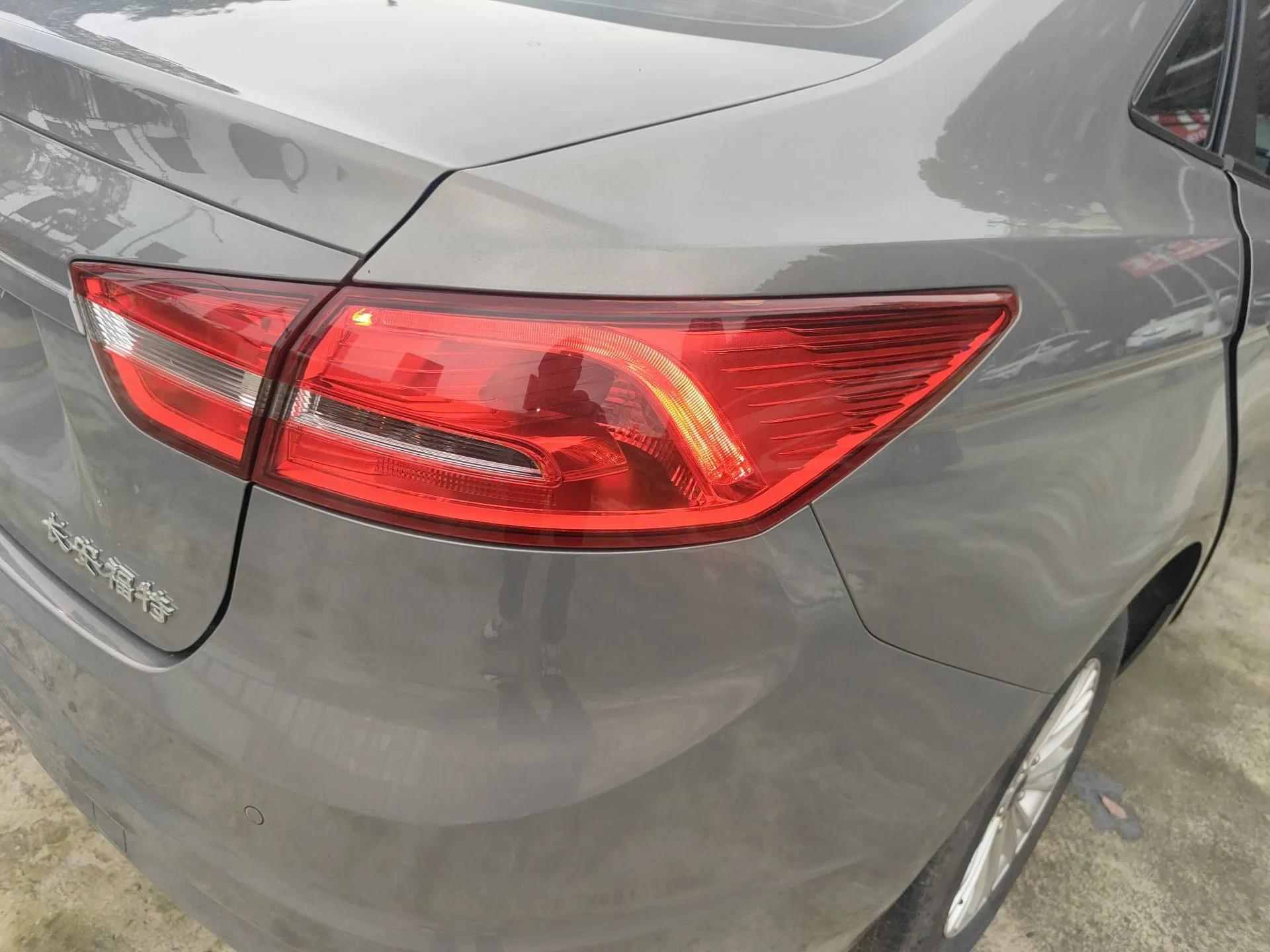 Ford Escort 2015 1.5L Automatic Comfort Edition — миниатюра 7