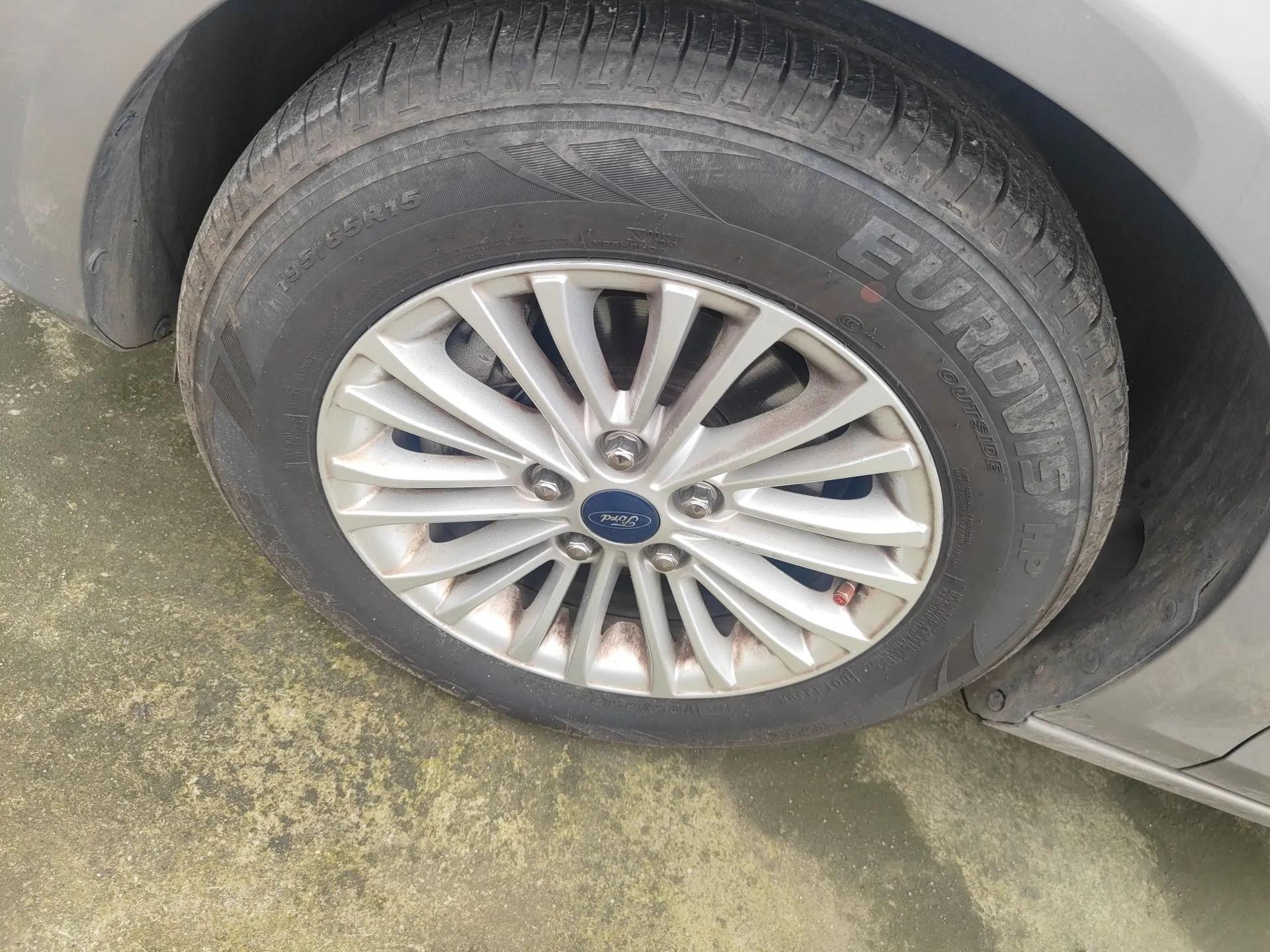 Ford Escort 2015 1.5L Automatic Comfort Edition — миниатюра 8
