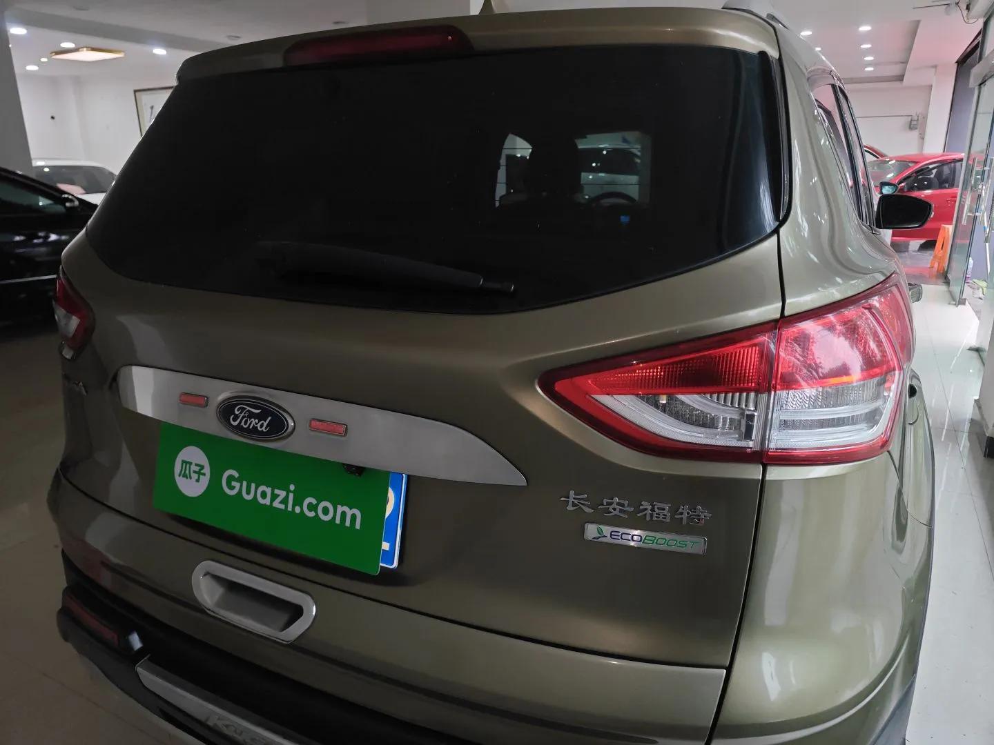 Ford Kuga 2015 1.5L GTDi Two-Wheel Drive Fashion Edition — миниатюра 5