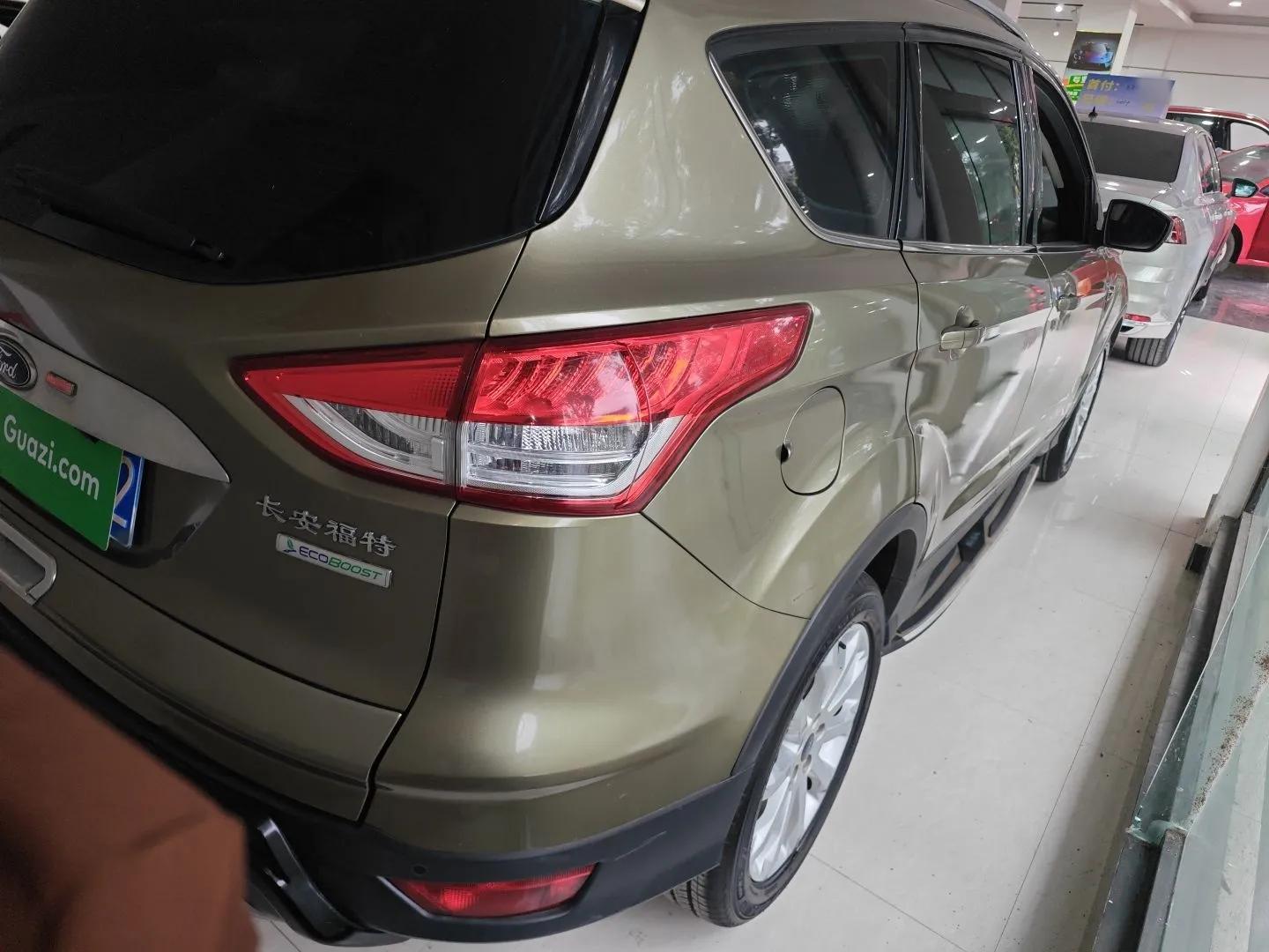 Ford Kuga 2015 1.5L GTDi Two-Wheel Drive Fashion Edition — миниатюра 6