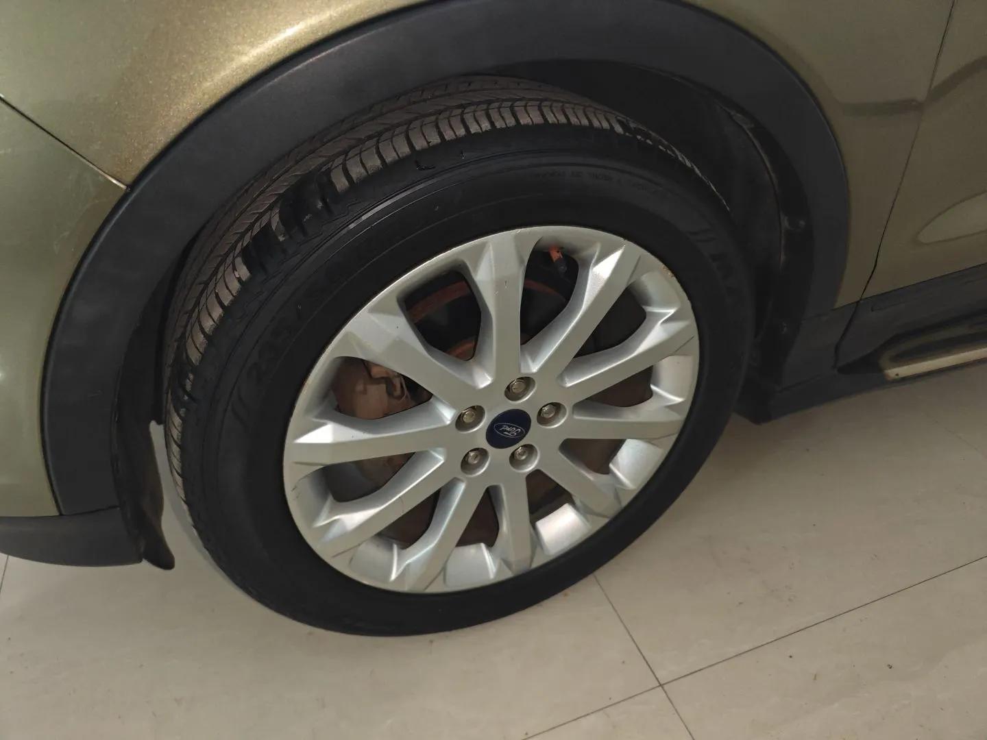 Ford Kuga 2015 1.5L GTDi Two-Wheel Drive Fashion Edition — миниатюра 8