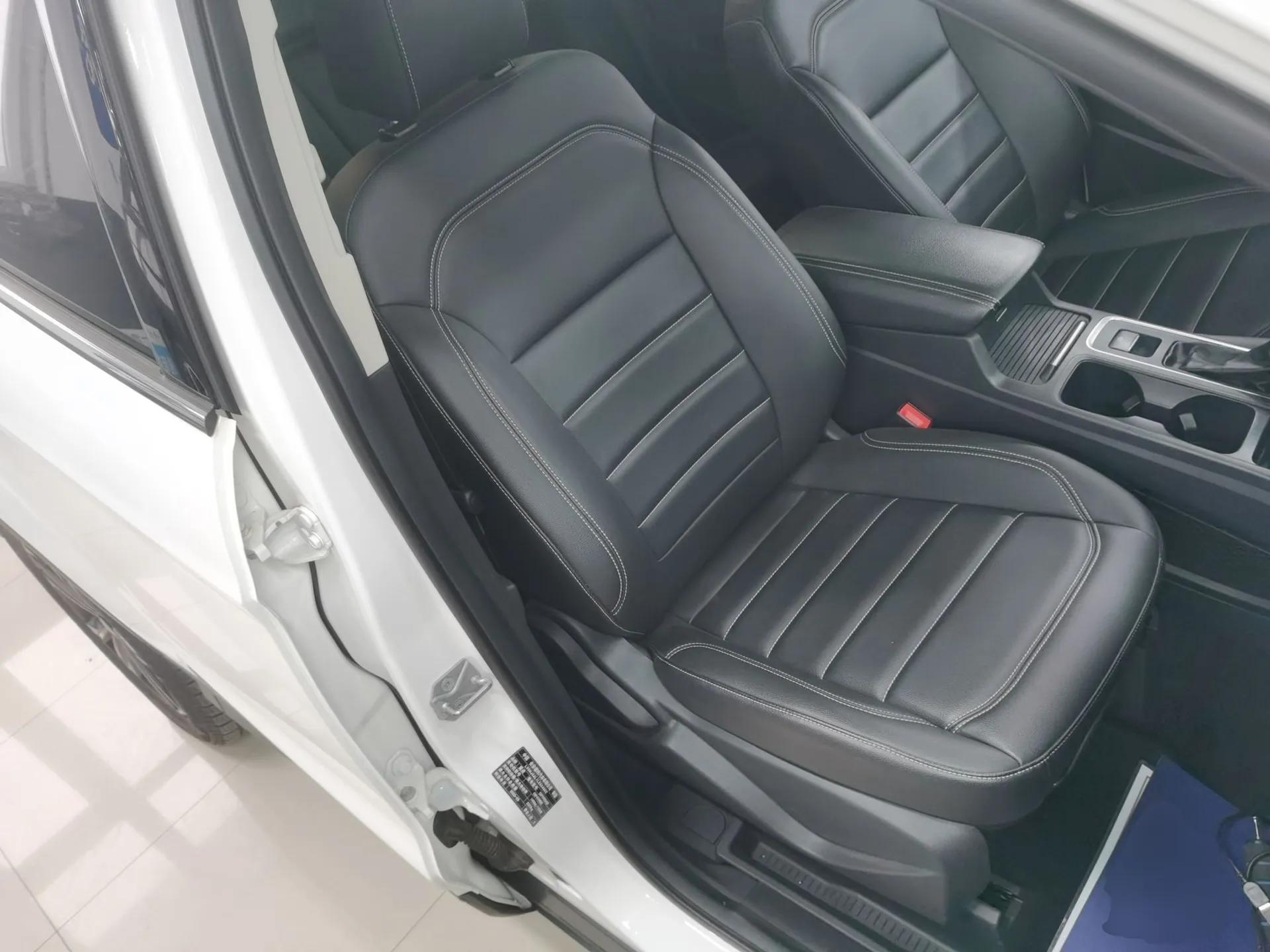 Ford Kuga 2019 EcoBoost 180 Two-Wheel-Drive Platinum Edition China VI Standard — миниатюра 23