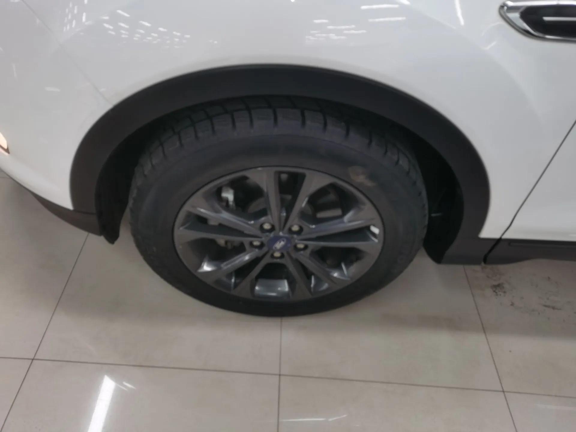 Ford Kuga 2019 EcoBoost 180 Two-Wheel-Drive Platinum Edition China VI Standard — миниатюра 9