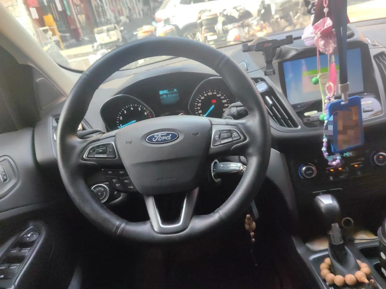 Ford Kuga 2017 EcoBoost 180 Two-Wheel-Drive Tiger Leap Model — миниатюра 9