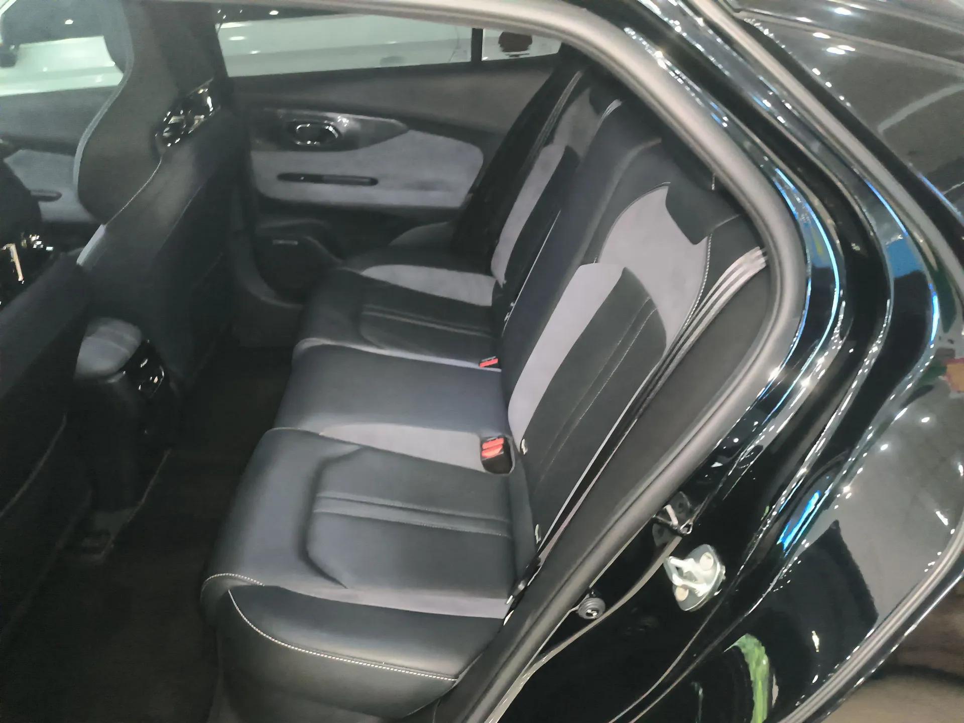 GAC Trumpchi EMPOW 2024 400T Automatic Yingbao R PRO Edition — миниатюра 19